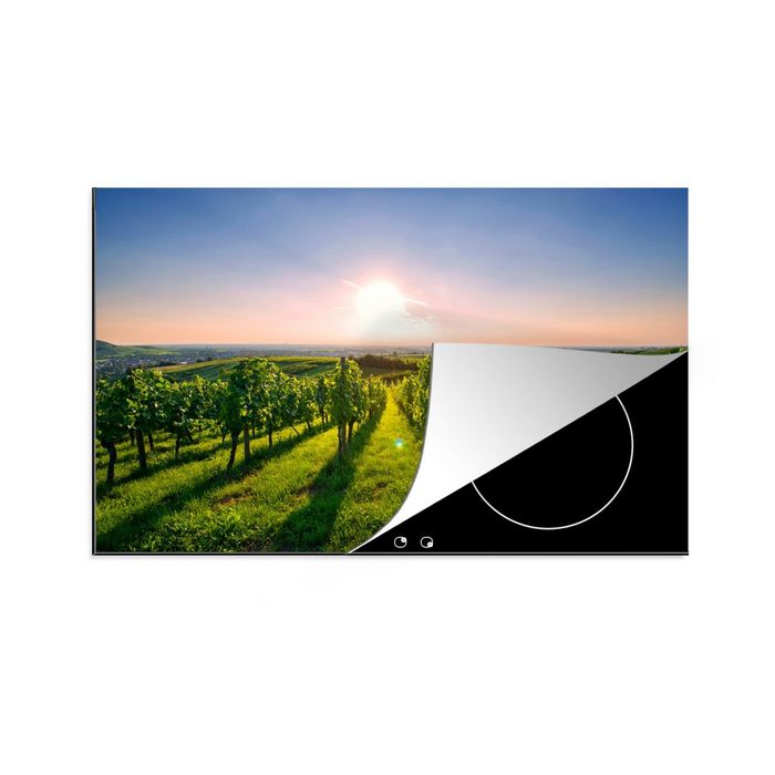 MuchoWow Herdblende-/Abdeckplatte Grüne Weinberge bei Sonnenaufgang Vinyl (1 tlg) Ceranfeldabdeckung für die küche Induktionsmatte