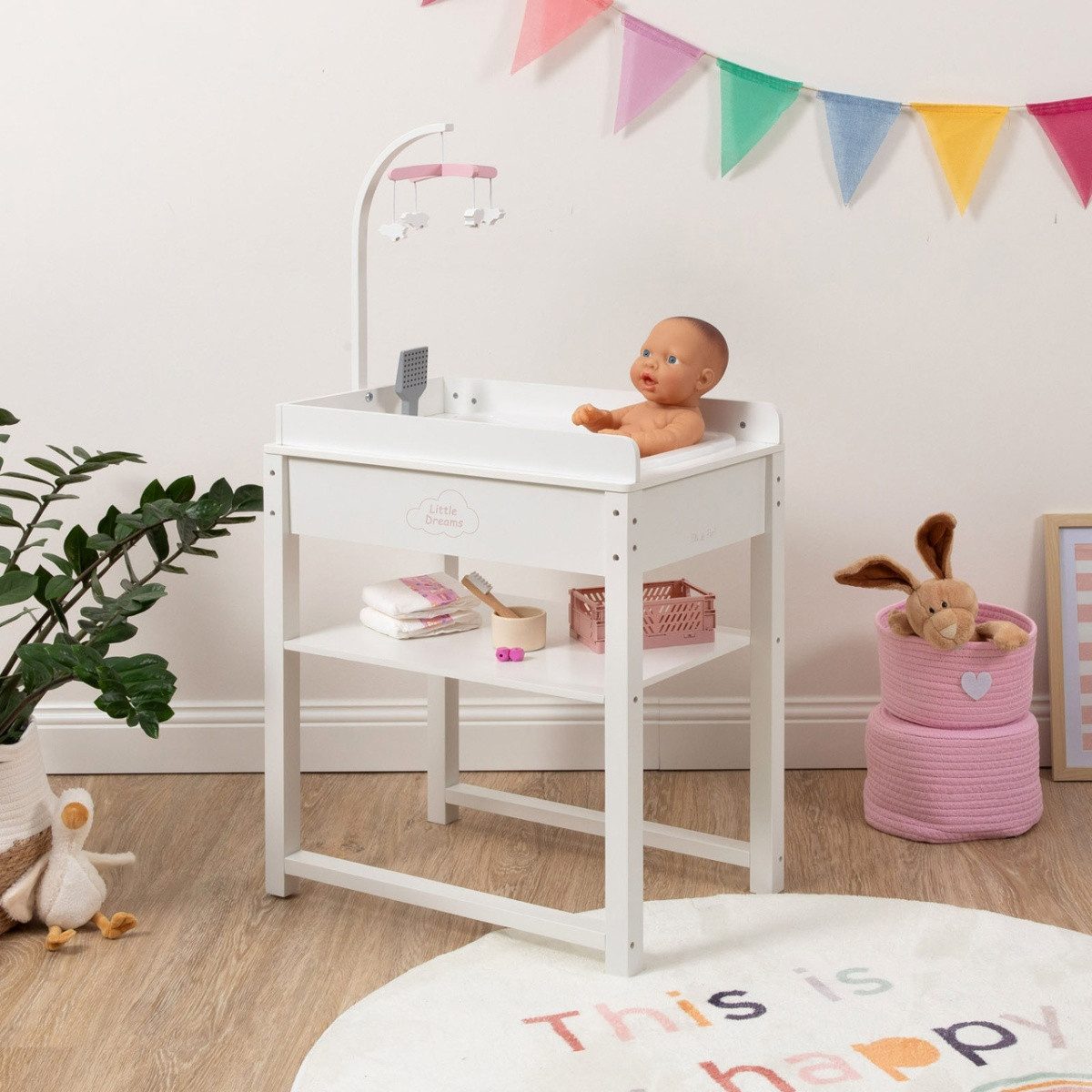 ELLA & PIET® Puppenwickeltisch SPLASHY mit Badewanne und Mobile aus Holz (Weiß-Rosa) – Bild 4 von 5