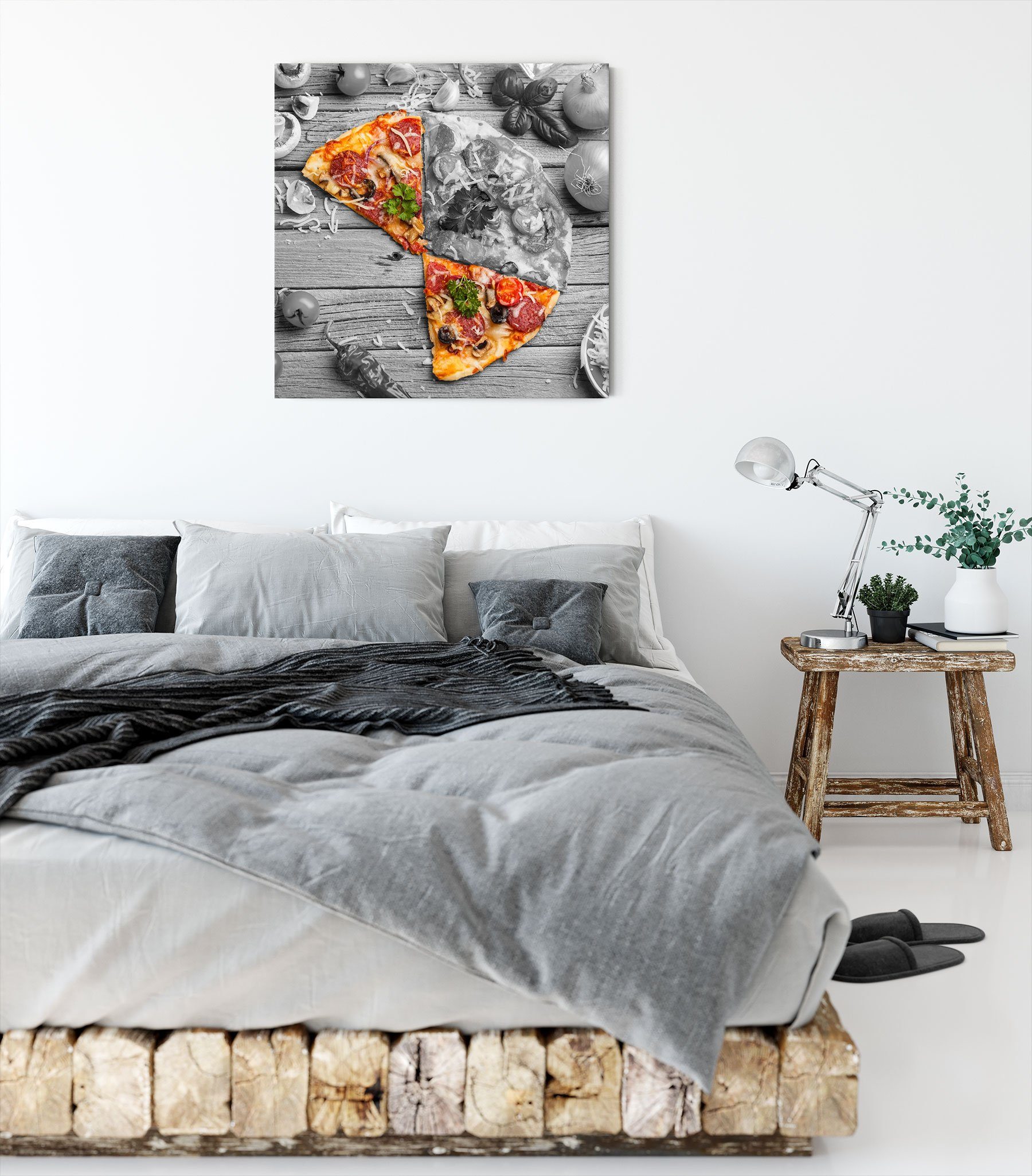 Pixxprint Leinwandbild Pizza Holztisch St), (1 inkl. Holztisch, Zackenaufhänger fertig Pizza auf Leinwandbild auf bespannt