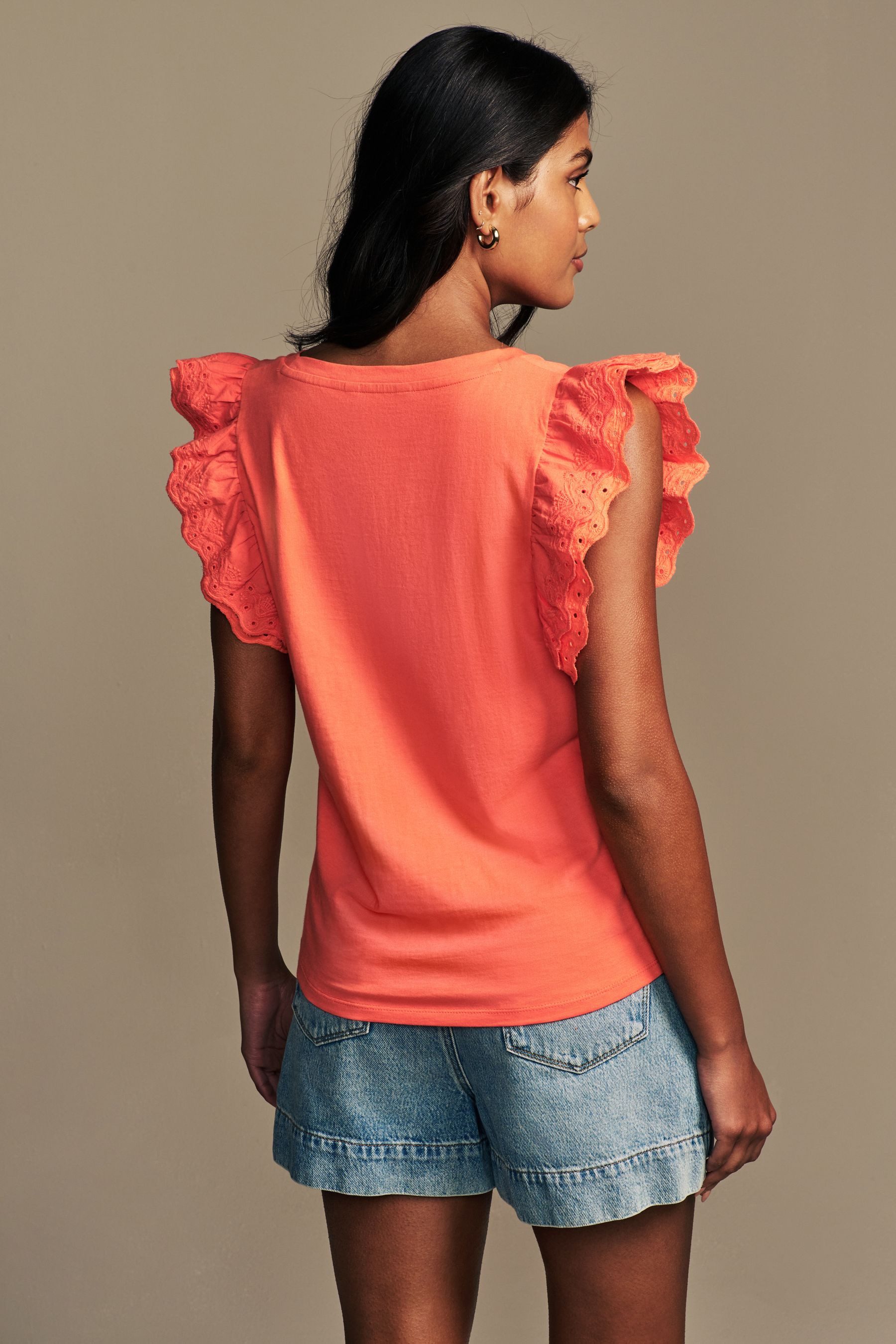 LAURA ASHLEY T-Shirt Laura Ashley T-Shirt mit Lochspitze und Rüschen (1-tlg günstig online kaufen