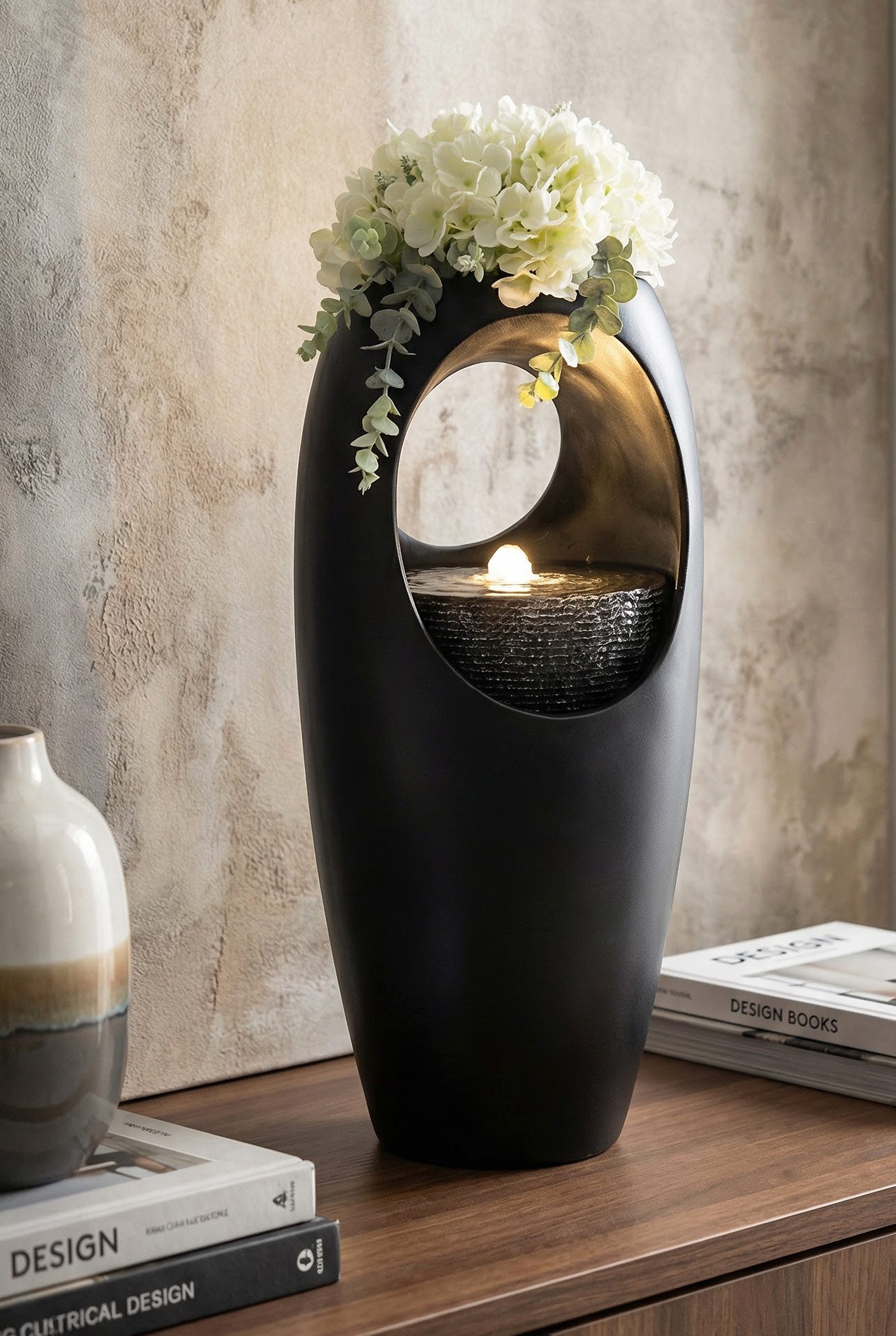 Arnusa Zimmerbrunnen Tischbrunnen mit Vase schwarz 40 cm warmweiße LED Beleuchtung, Dekoration Blumenvase Wohnzimmerdeko schwarz
