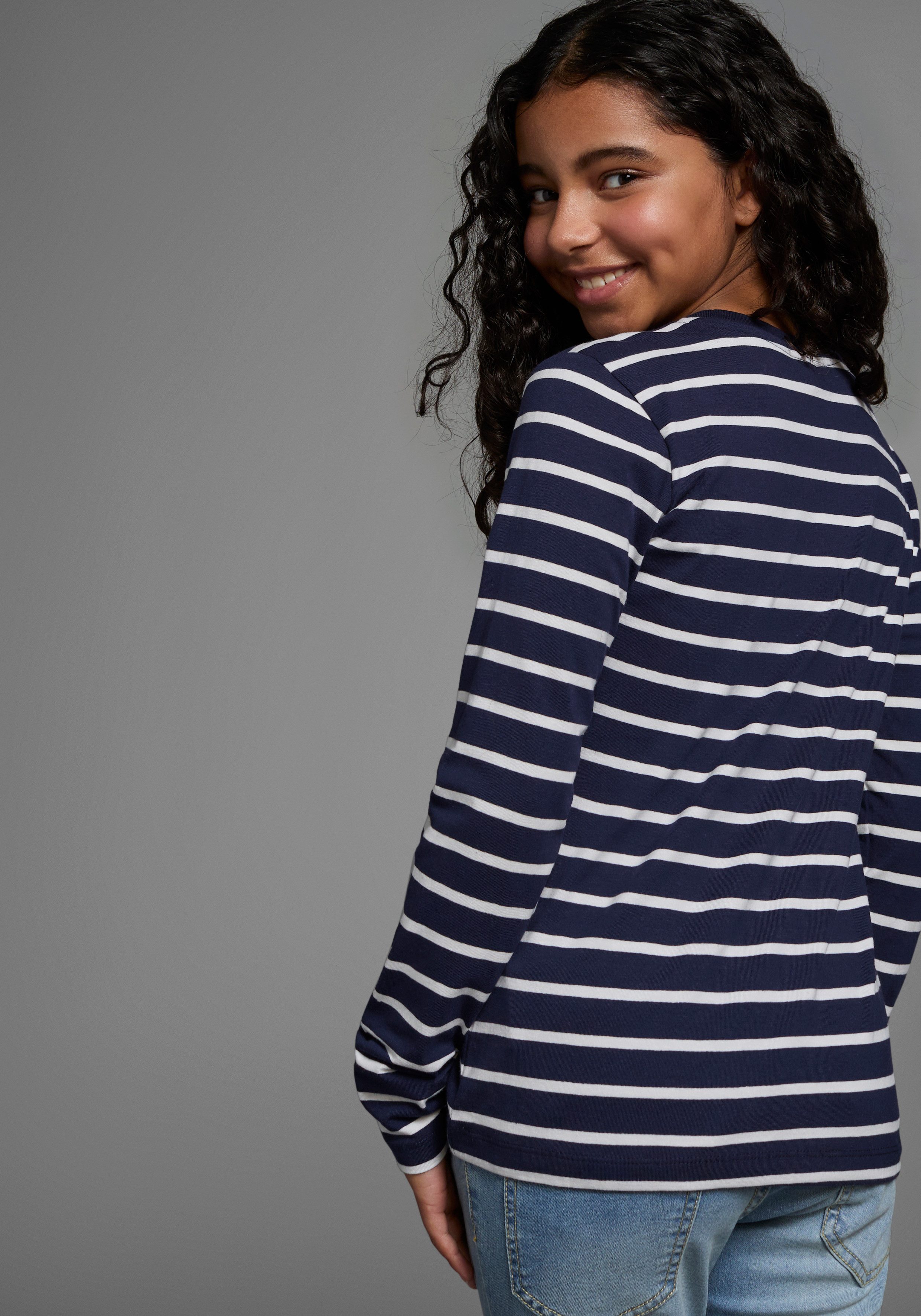 KangaROOS Langarmshirt Ringelshirt mit Paillettenapplikation taillierte Passform, aus Jerseystoff