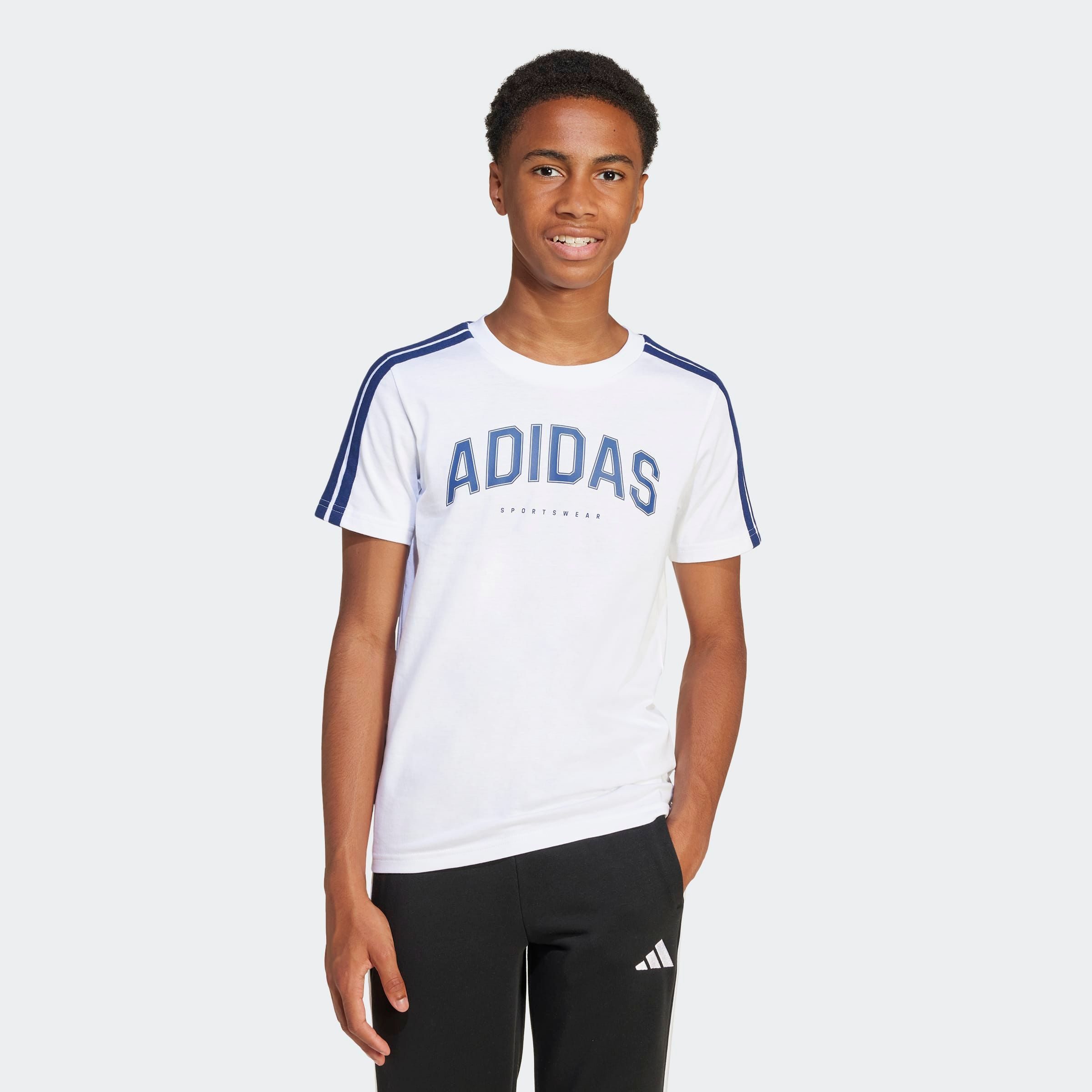 adidas Sportswear T-Shirt J C COLLEG TEE mit auffälliger Grafik, bequeme Passform, aus Baumwolle