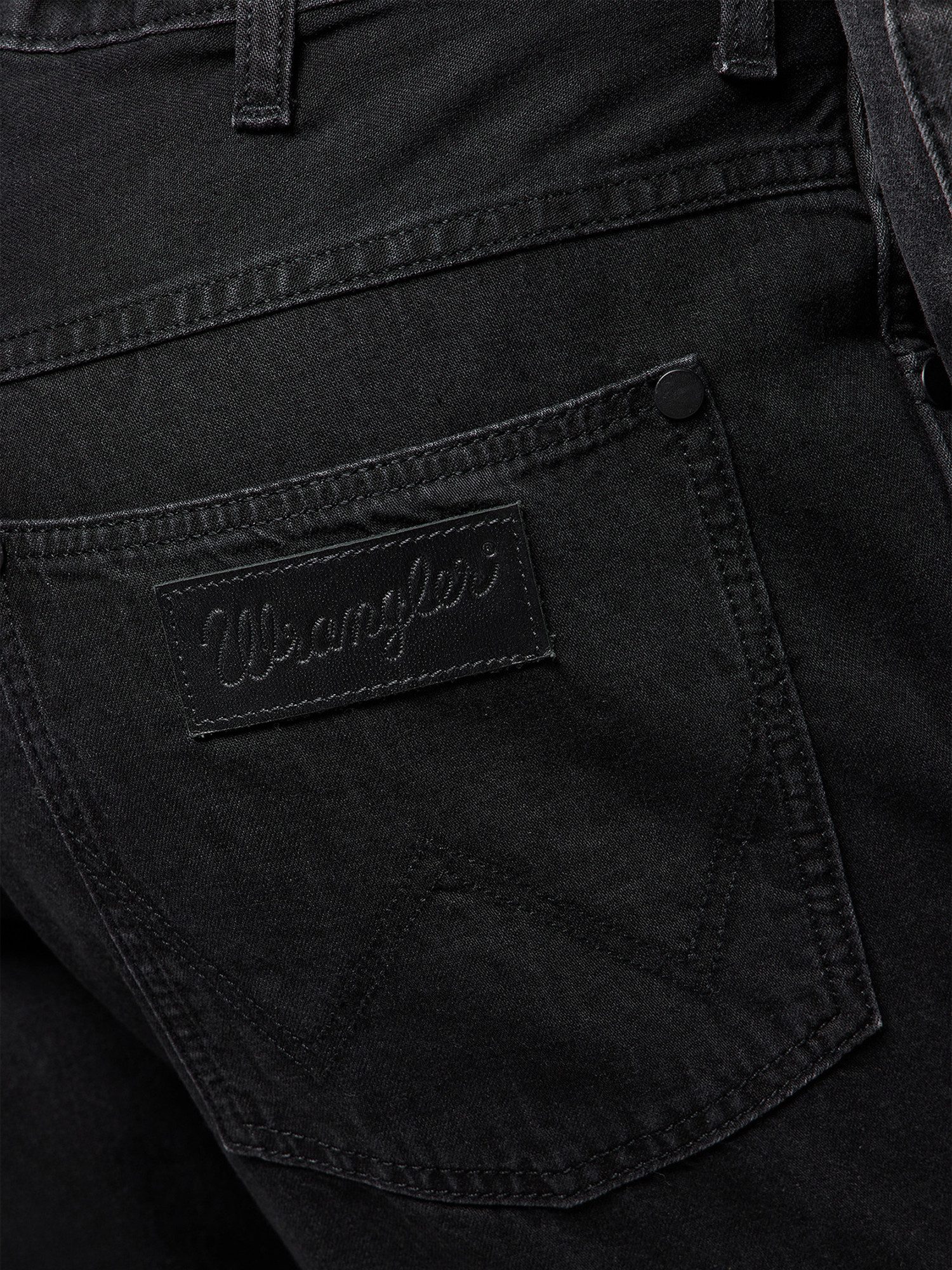 Wrangler Tapered-fit-Jeans Leicht & Supersoft ohne Stretch - RIVER RINSE BLACK mittlere Leibhöhe, Regular Fit