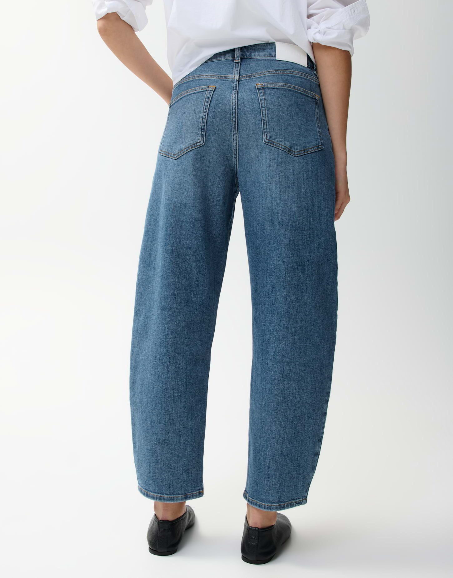 OPUS PANTS Relax-fit-Jeans Mari clear aus Baumwolle mit ovaler Passform Ovale Beinform mit Stretchkomfort und funkelnden Strassnieten – Bild 3 von 5