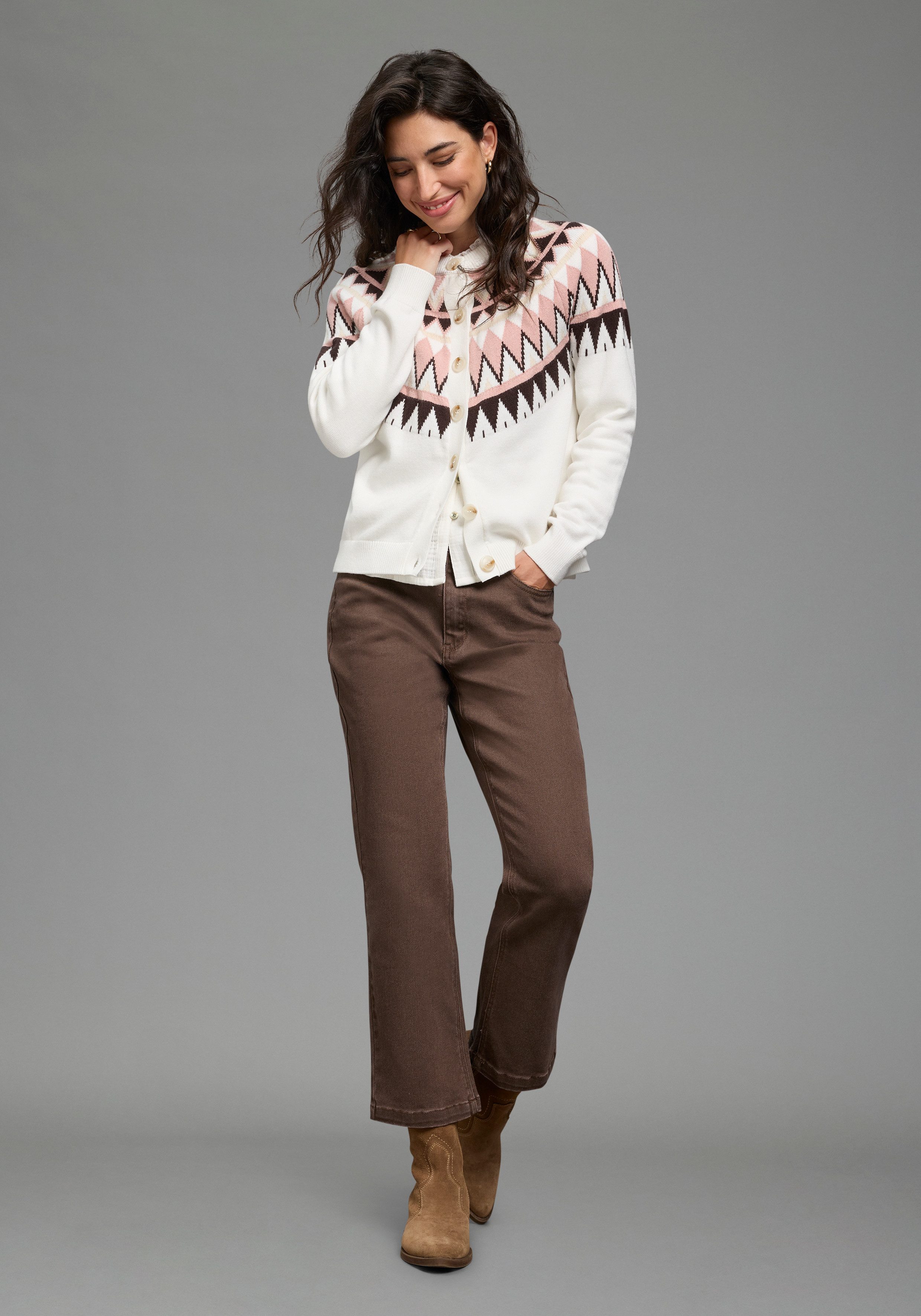 Laura Scott Strickjacke mit femininem Norwegermuster aus weicher Viskosemischung – Bild 4 von 5