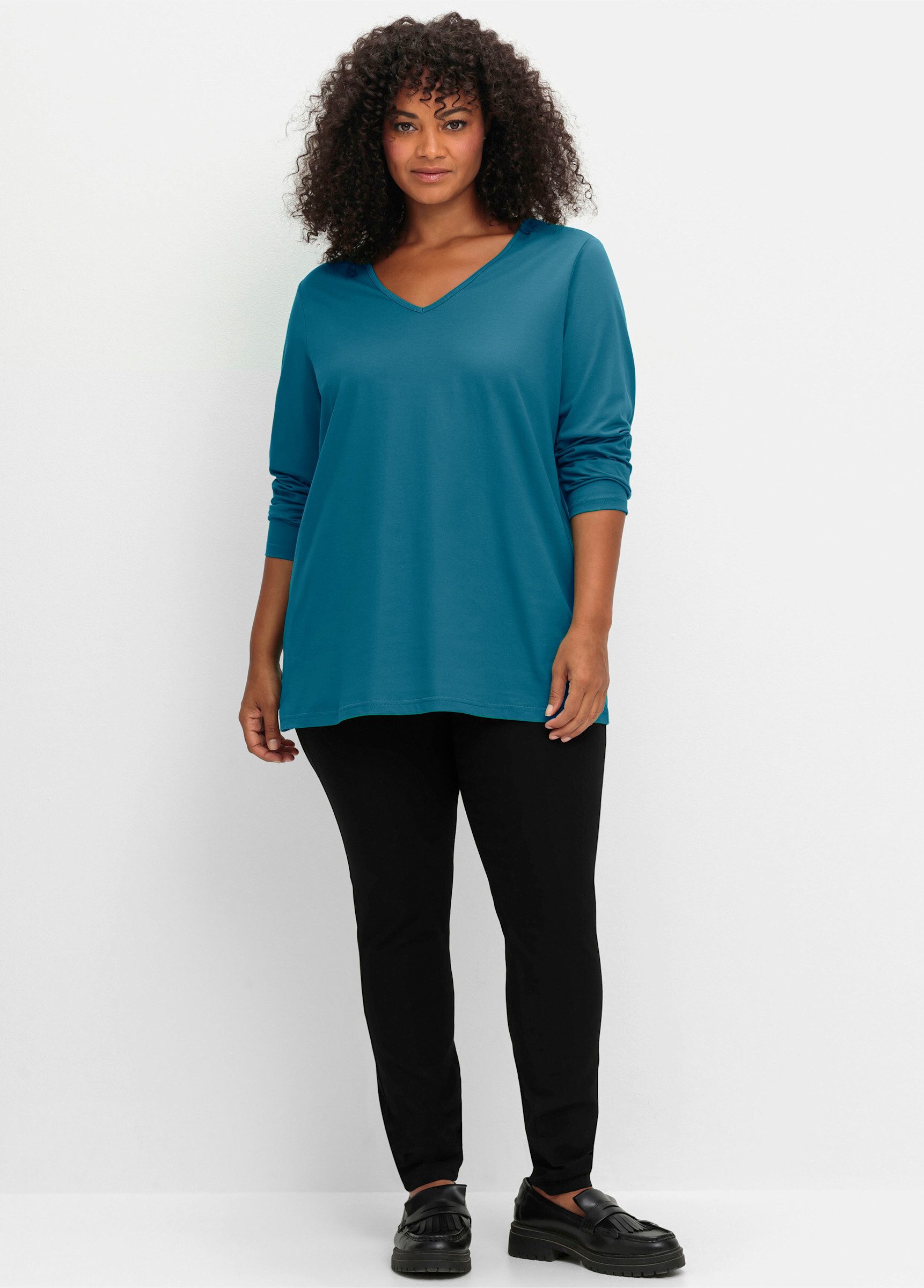 Sheego T-Shirt Langarmshirt . mit V-Ausschnitt und leichter A-Linie günstig online kaufen