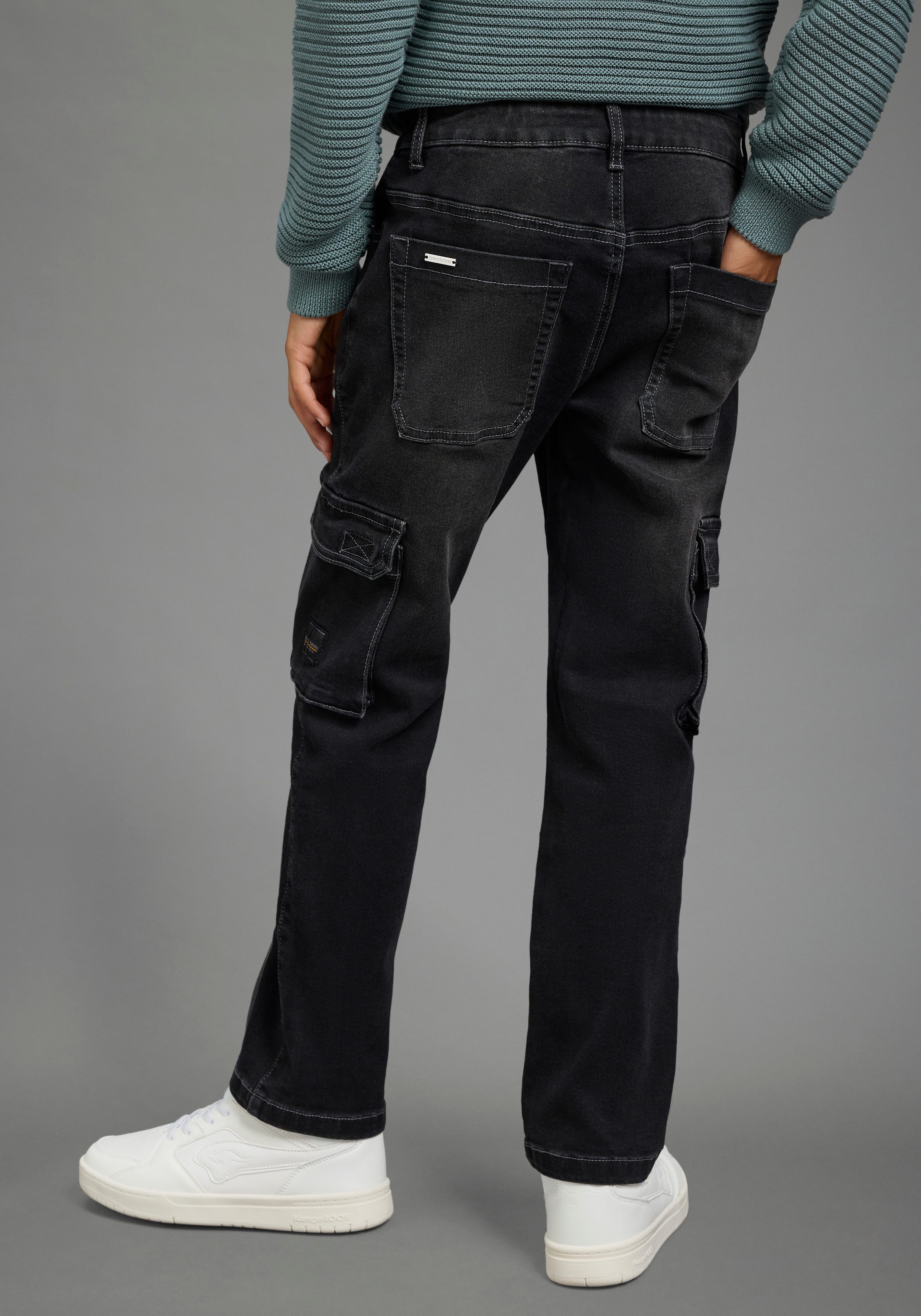 Bruno Banani Loose-fit-Jeans Cargojeans in lockerer Form mit Carog-Taschen, gerades Bein, normale Leibhöhe