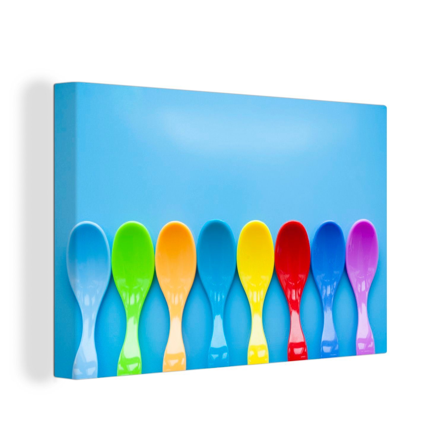 OneMillionCanvasses® Leinwandbild Farbige leere Löffel auf blauem Hintergrund, (1 St), Wandbild Leinwandbilder, Aufhängefertig, Wanddeko, 30x20 cm