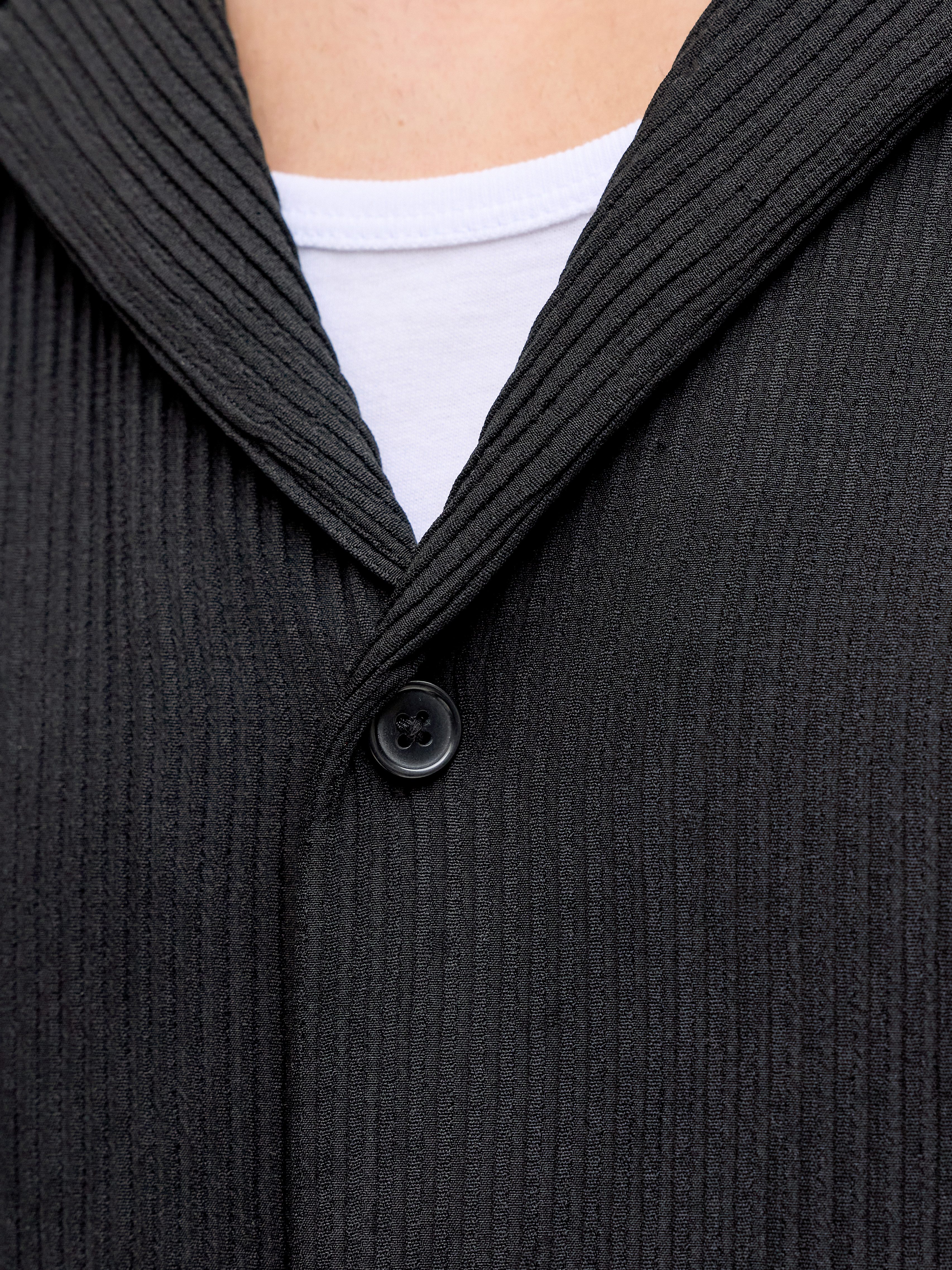 Jack & Jones Kurzarmhemd JJEHARRISON RESORT SHIRT SS SN Materialmix mit Stretch, loose fit