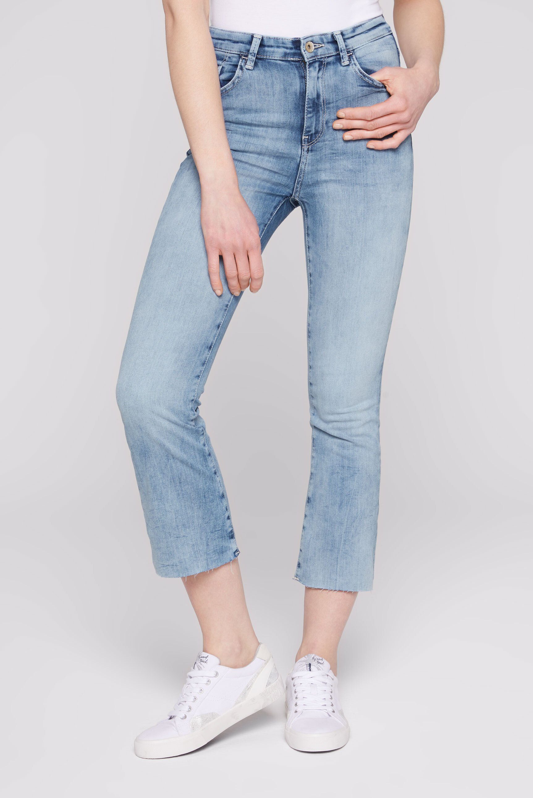 hoher (knöchellang)mit Cropped offener Leg Slim-fit-Jeans Kante SOCCX Leibhöhe, mit