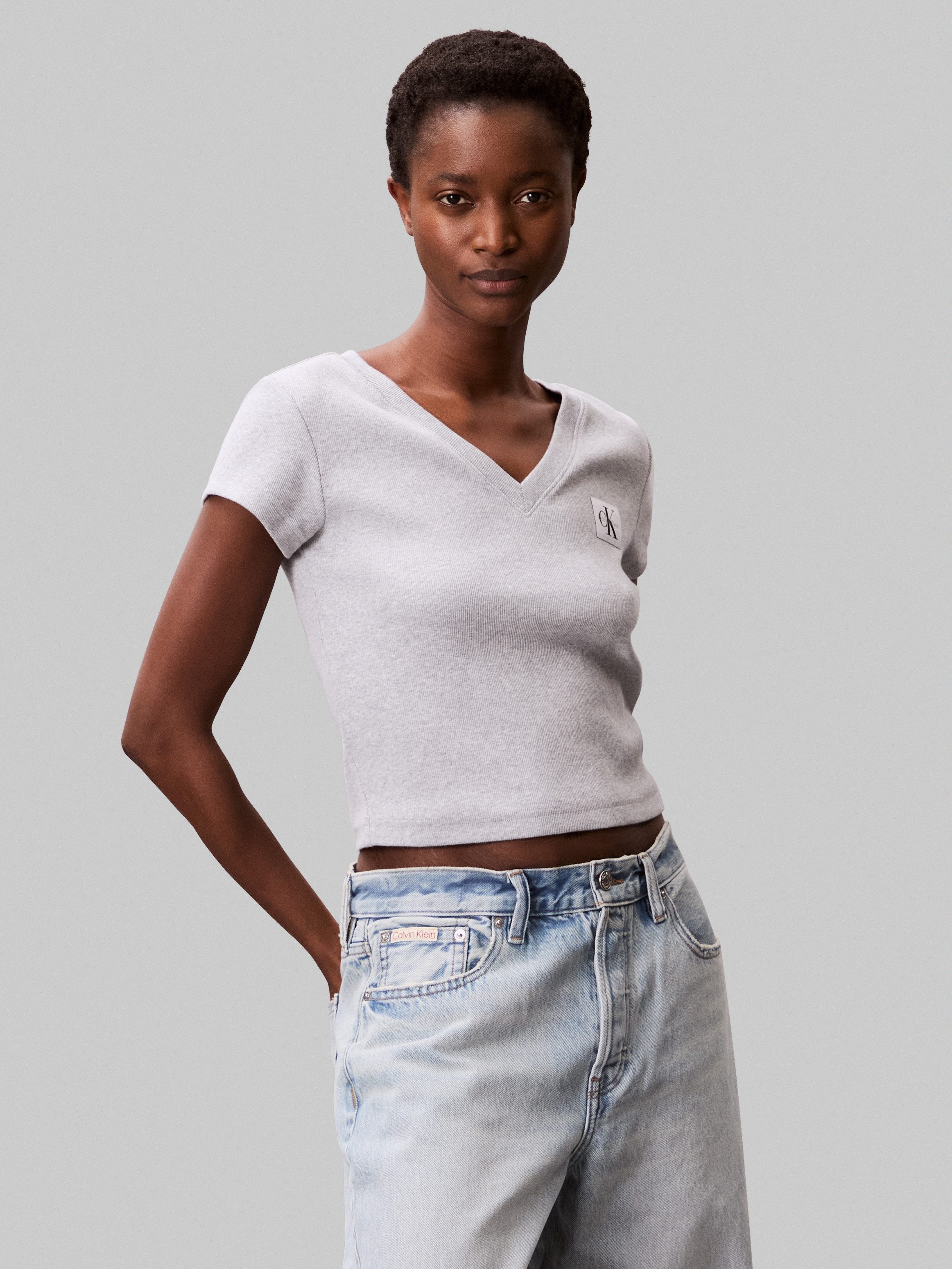 Calvin Klein Jeans T-Shirt A- SS WOVEN LABEL RIB VNECK TEE mit gewebtem Lab günstig online kaufen