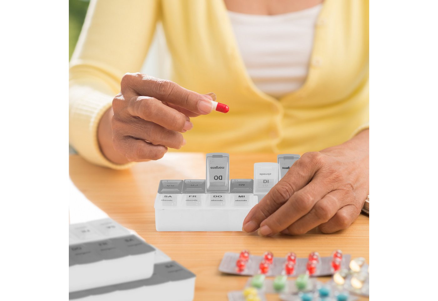 Thumbnail - relaxdays Pillendose 3er Set Tablettenbox 7 Tage 2 Fächer (3 St)
