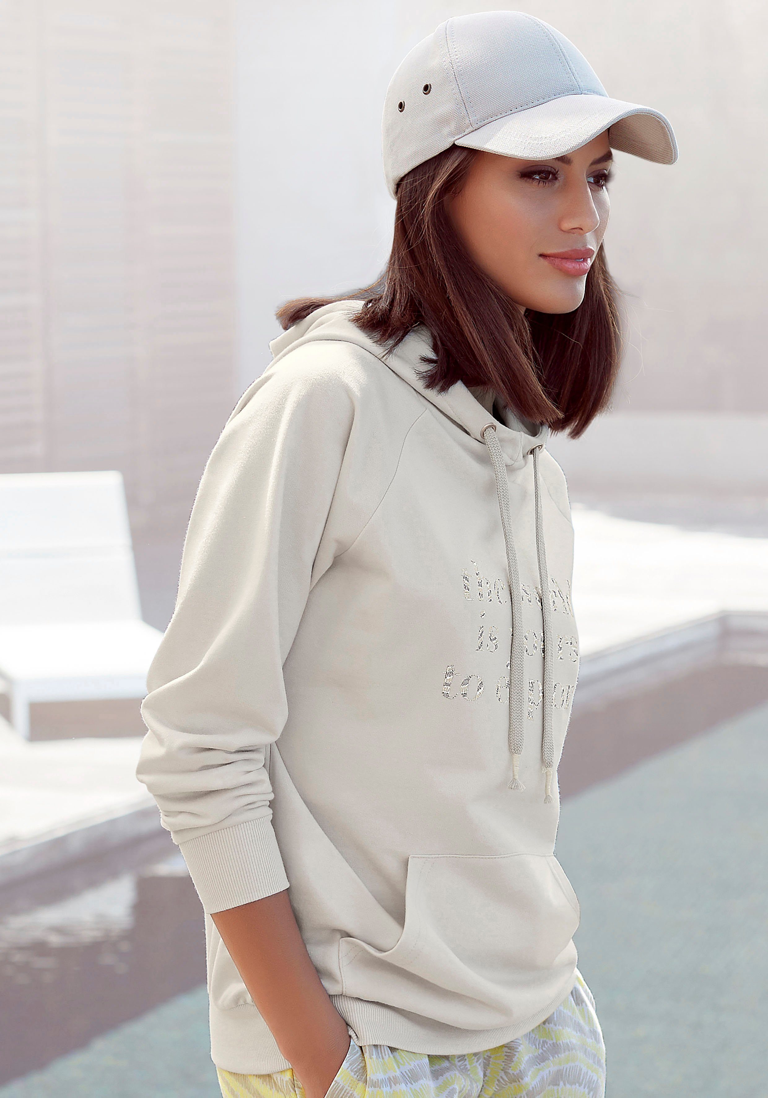 LASCANA Hoodie mit Statement Druck, Loungewear