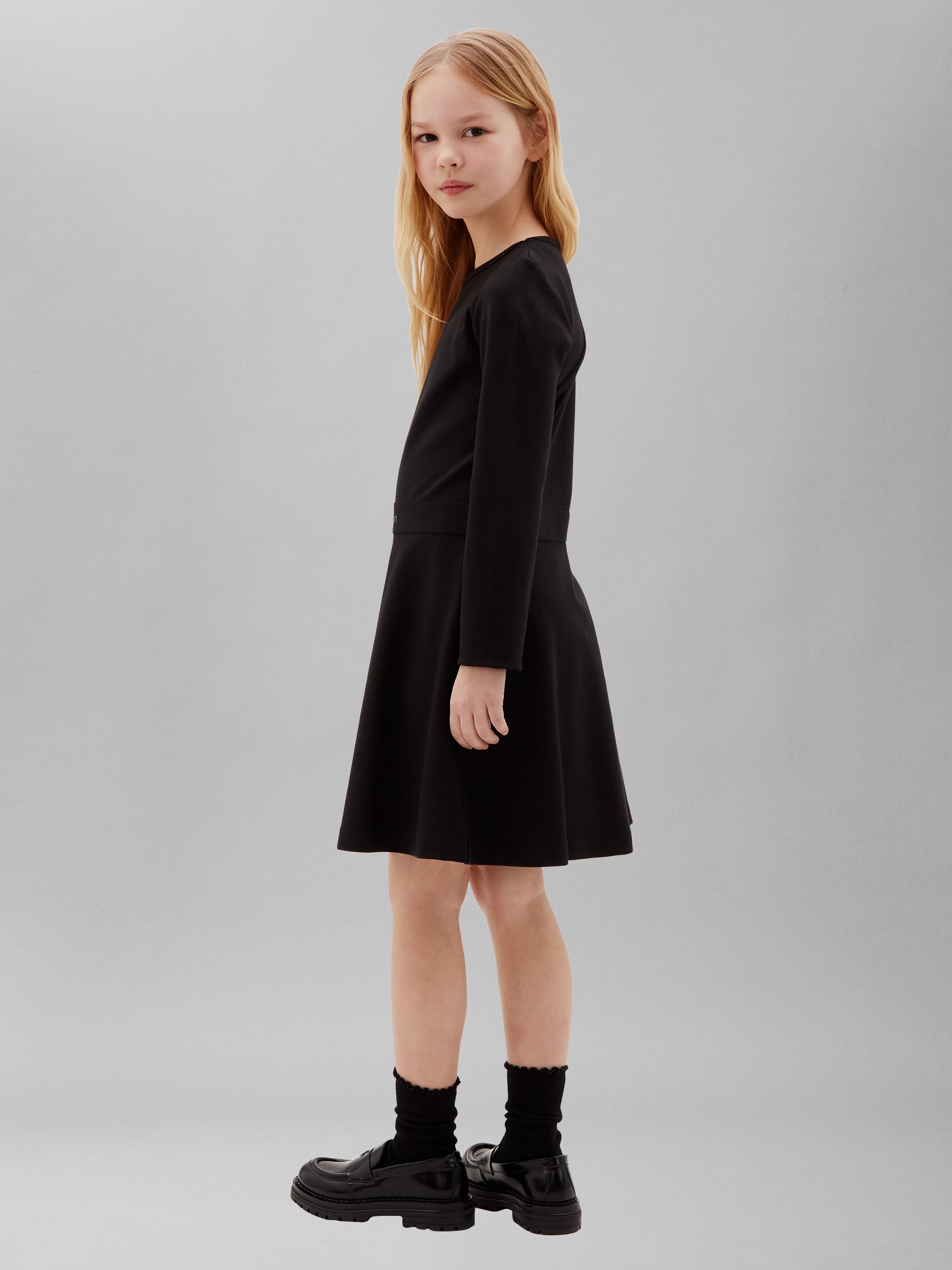Calvin Klein Jeans Skaterkleid Rundhalsausschnitt, Viskosemischung, Logoschriftzug in der Taille
