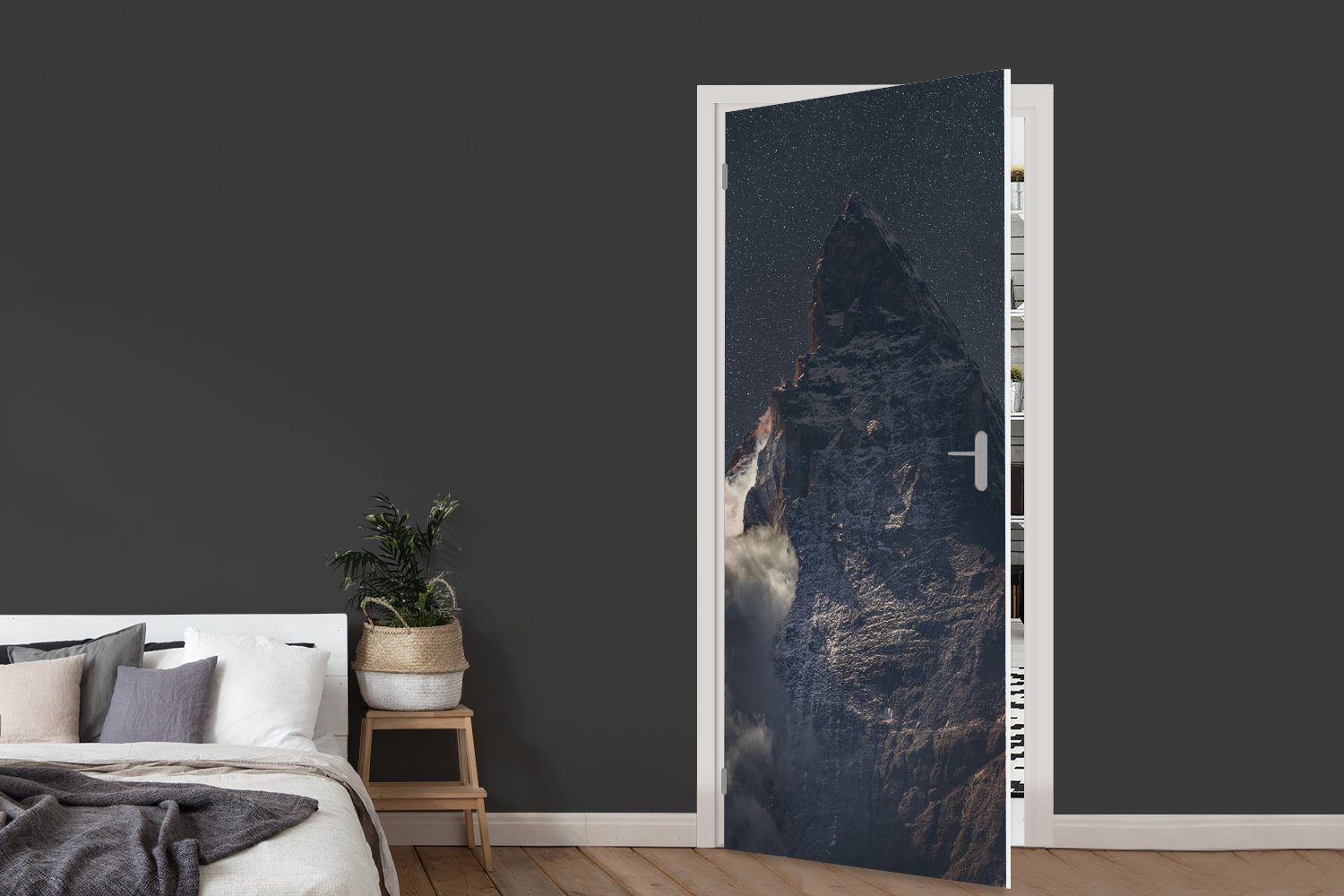 St), Tür, für cm Fototapete Niedrige Nachthimmel in Wolke Nähe Matterhorn der von unter Türaufkleber, 75x205 Matt, Türtapete bedruckt, in (1 MuchoWow der,