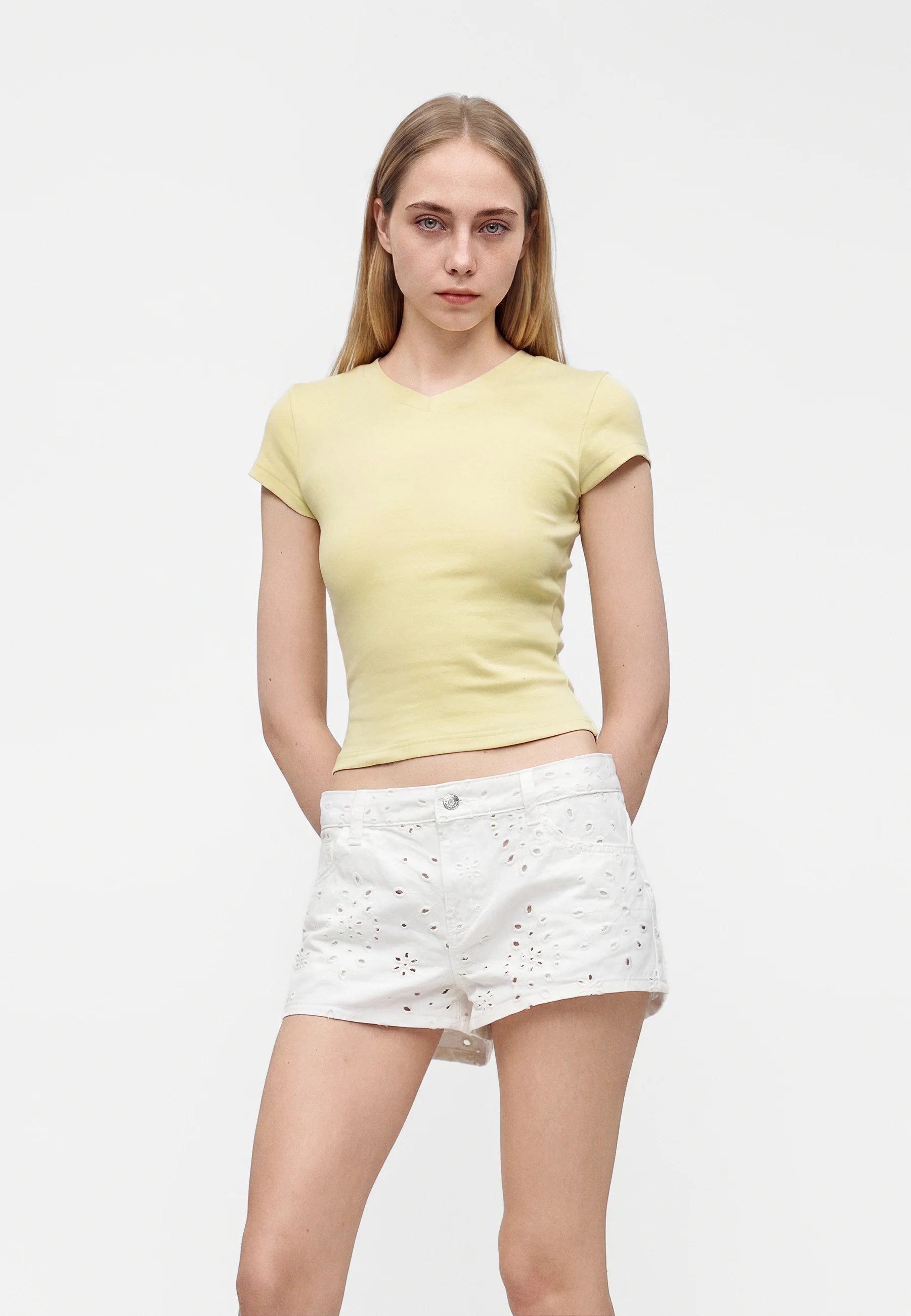 Gina Tricot Shorts Broderie denim shorts - Jeansshorts Damen Lochstickerei weiß