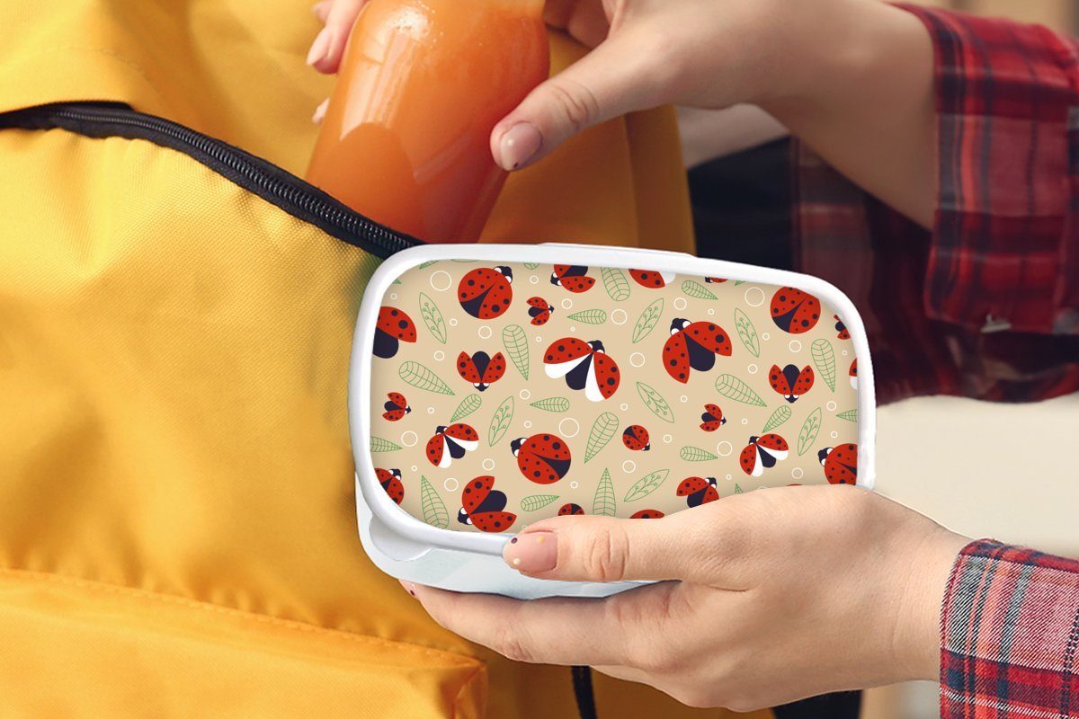 Brotbox Brotdose, Design, Jungs weiß Erwachsene, (2-tlg), MuchoWow - für Lunchbox Marienkäfer und und Kunststoff, Mädchen für Kinder Blätter -