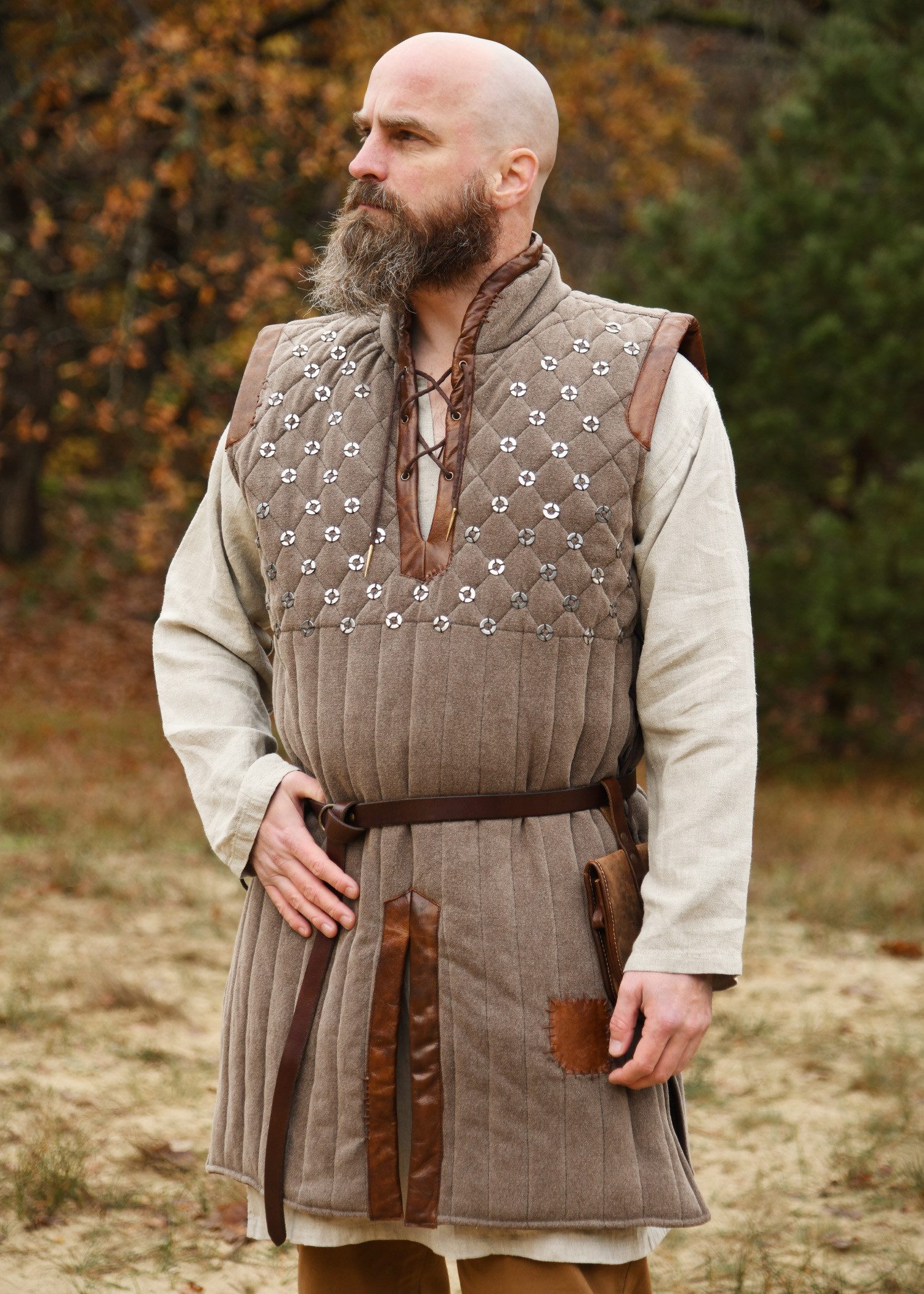 Wikinger-Kostüm Ärmelloser Gambeson mit handgefertigen Details, braun