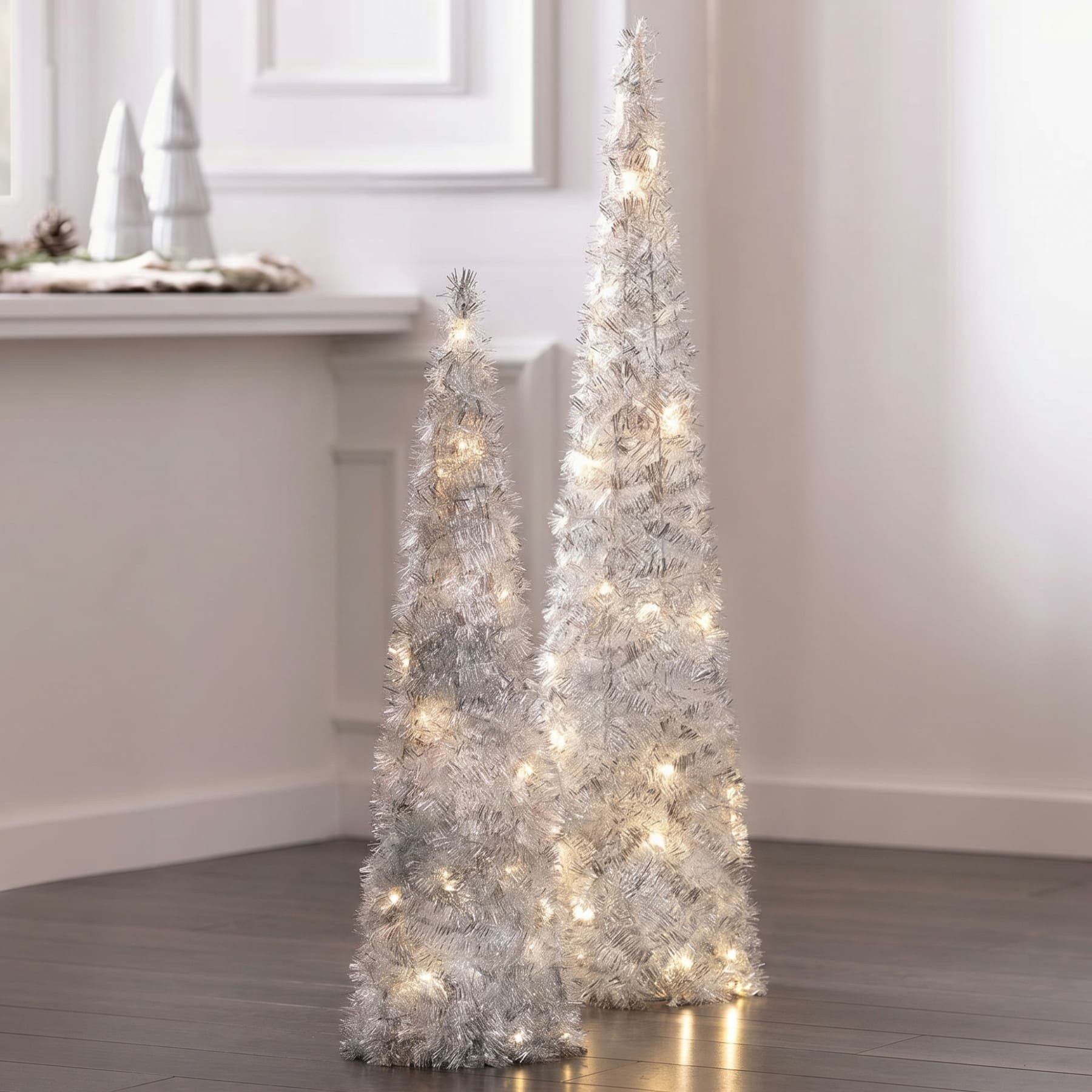 Frank Flechtwaren Künstlicher Weihnachtsbaum "Silberglimmer" 2er Set LED Kegel, Weihnachtsdeko, Weihnachtsfigur, beleuchtet, 60 + 80 cm hoch, Tannenbaum Alterna – Bild 2 von 5