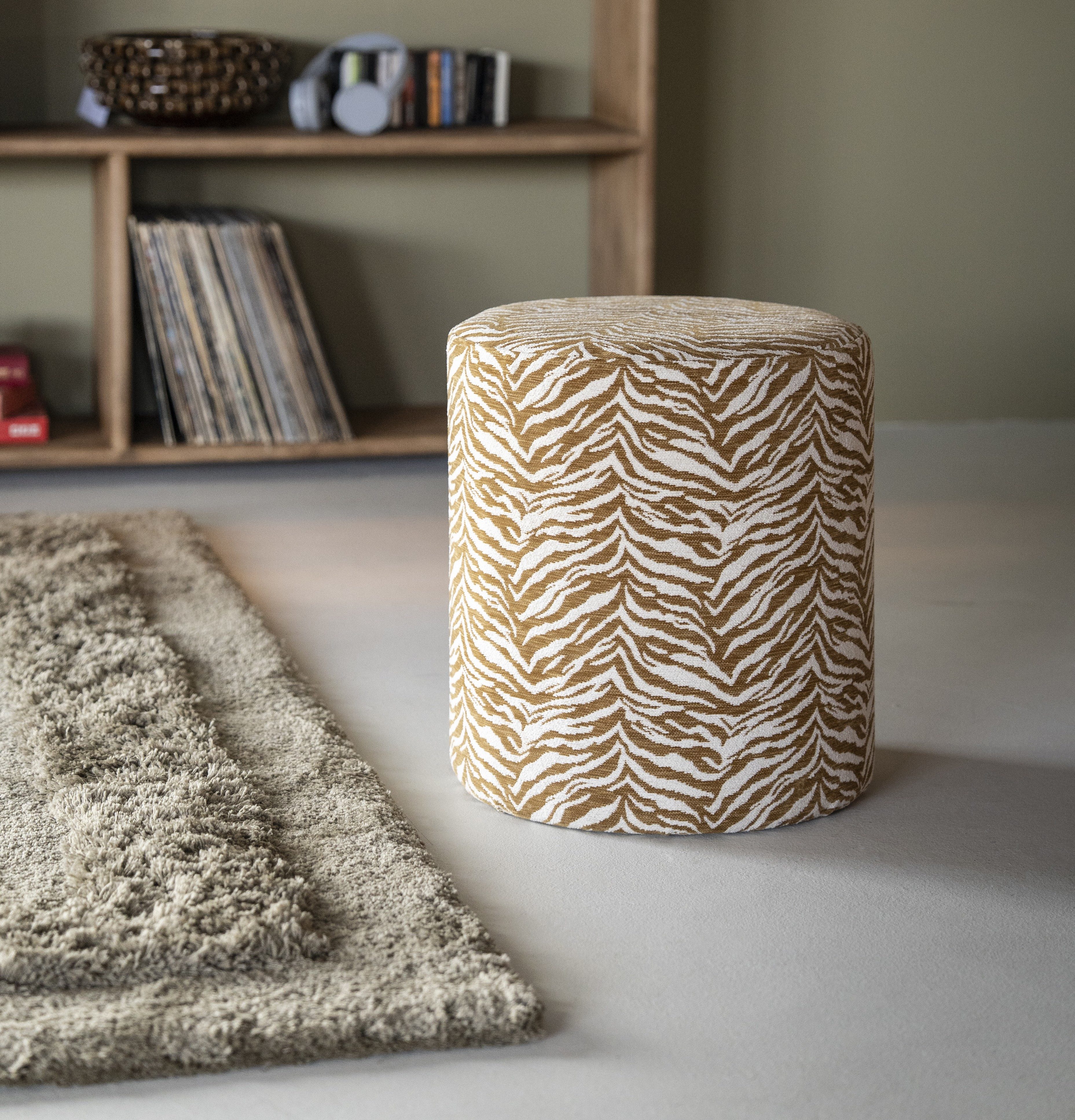 Maison ESTO Sitzhocker POUF Hocker Safari-Print Safari Muster Ø38 × H42 cm, Attraktive Farbauswahl: Erhältlich in Grün, Mustard, Beige und Braun