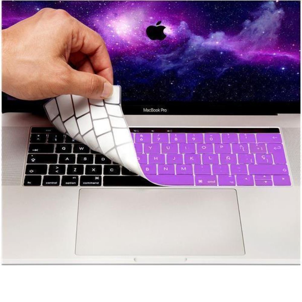 MyGadget Tastaturschutz Spanische Tastatur Silikonschutz flexible Tastatur  (MyGadget Tastaturschutz QWERTY für Apple MacBook Pro 13 & 15 Zoll (ab 2016  bis 2020 - Touchbar) - Folie für Spanische Tastatur - Keyboard Cover - Lila)
