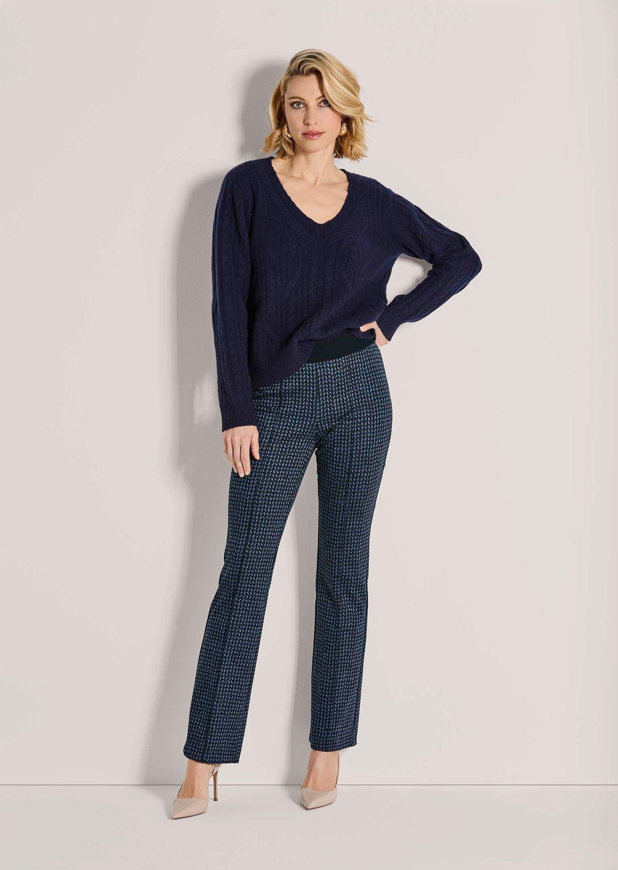 Schlupfhose Stoffhose mit geradem Bein, Biesen