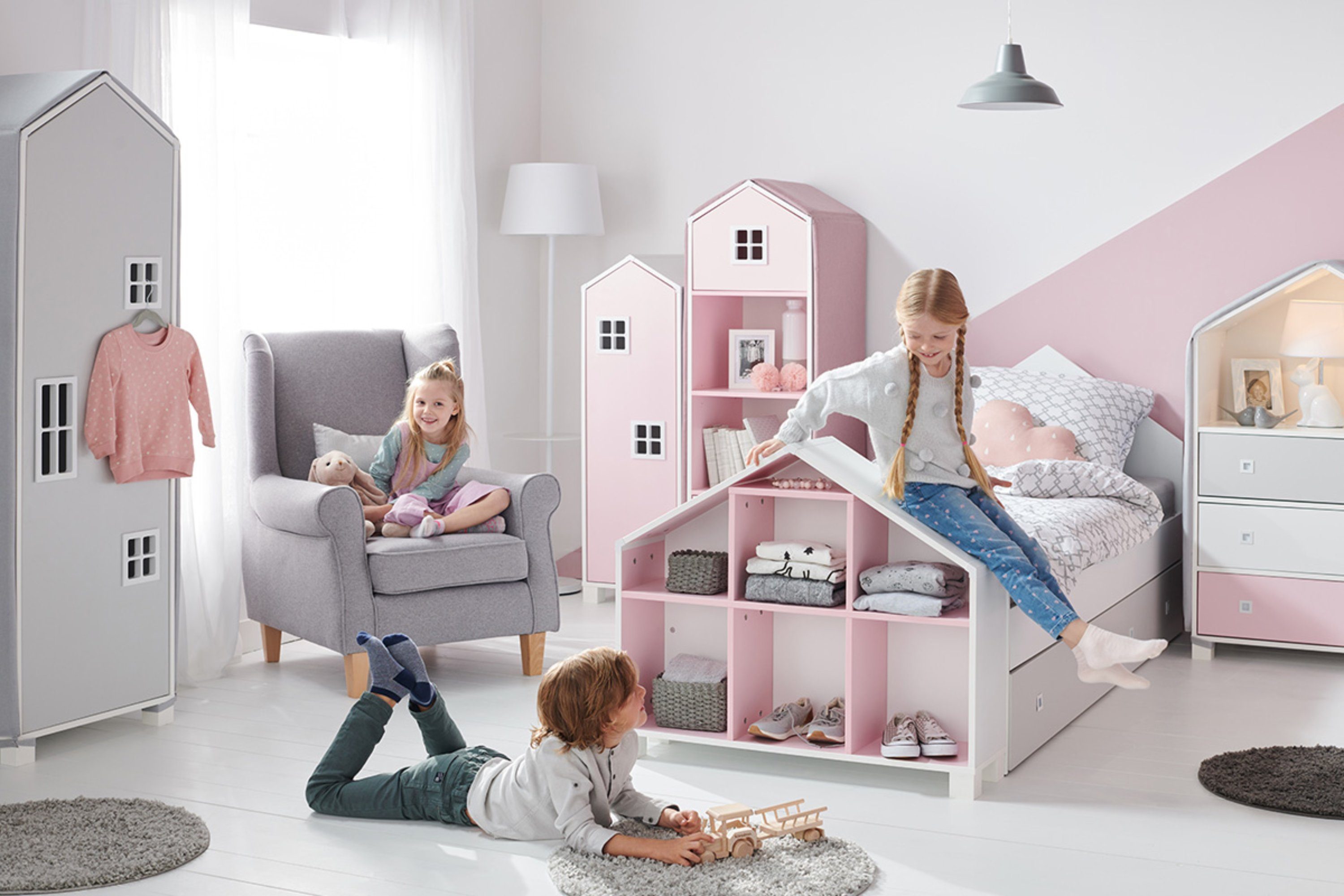 KONSIMO® Kinderkleiderschrank MIRUM Drehtürenschrank Hausform Schrank mit E günstig online kaufen