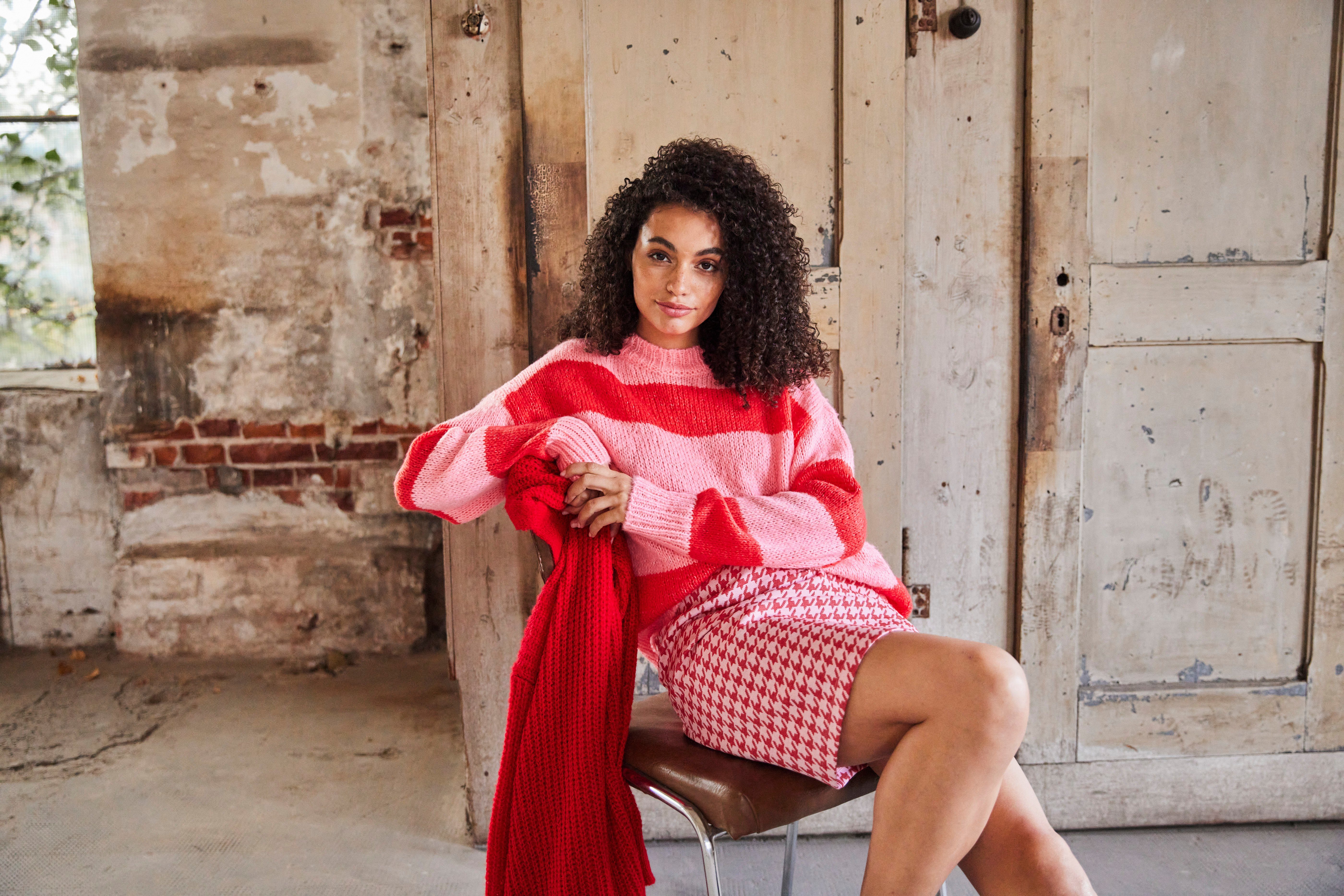 Aniston CASUAL Strickjacke mit kunstvollem Strickmuster