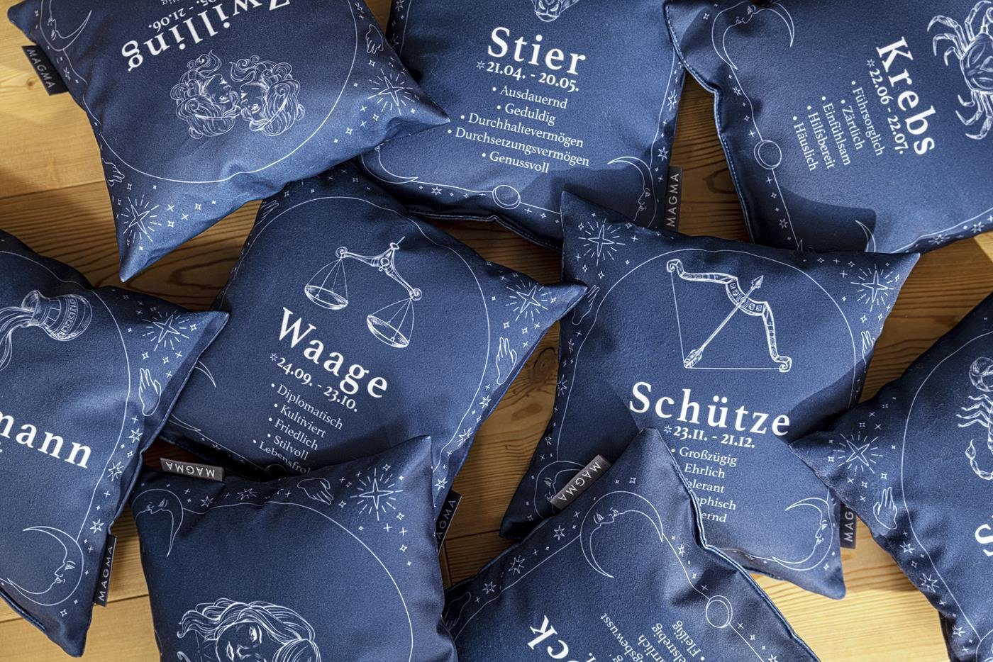 Magma Heimtex Dekokissen Sternzeichen Minikissen 25x25 Eigenschaften Geschenk Tierkreiszeichen, beidseitig bedruckt, Sternzeichen, Tierkreiszeichen, Eigenschaften