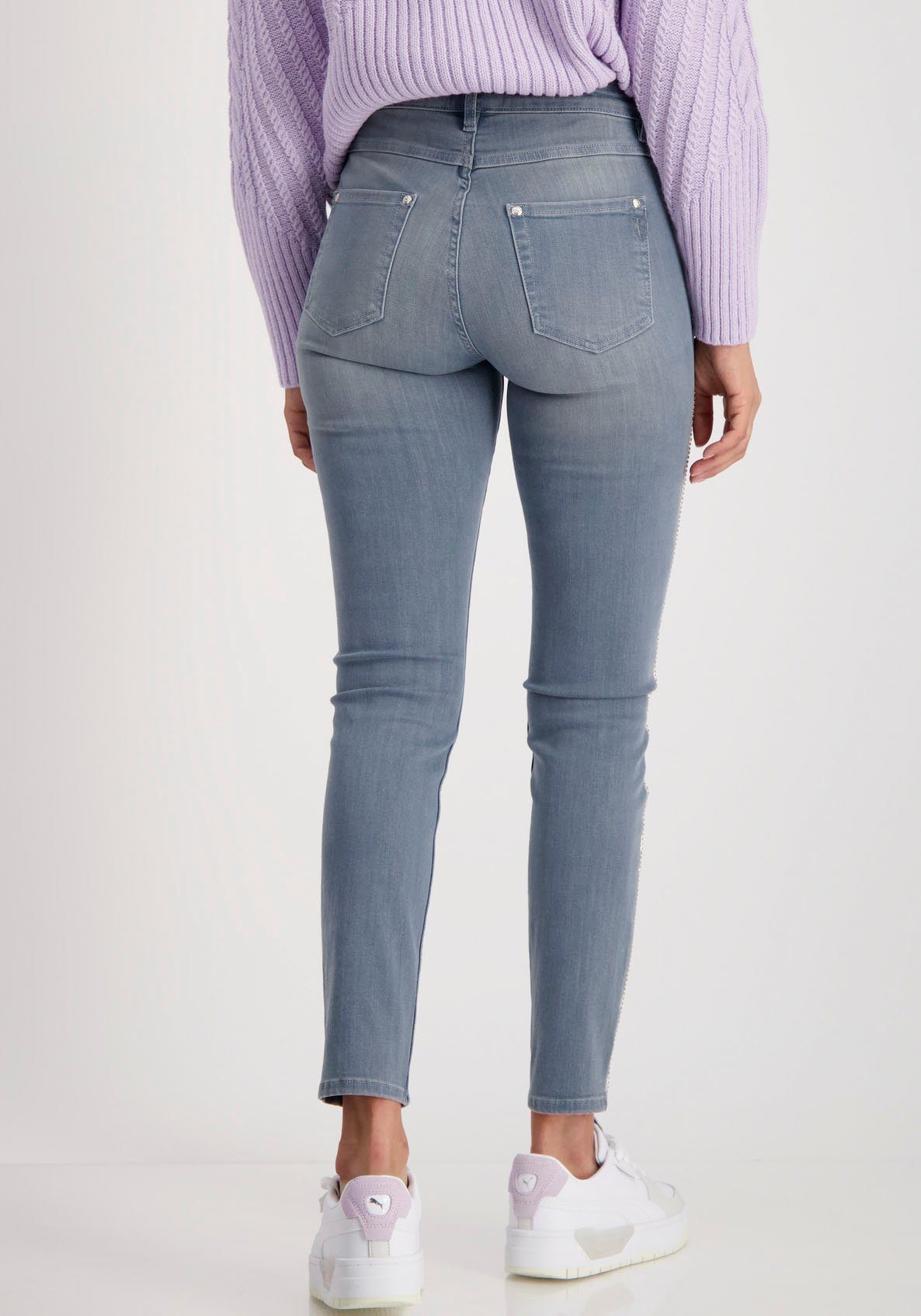 Slim-fit-Jeans mit Monari Schmuckketten