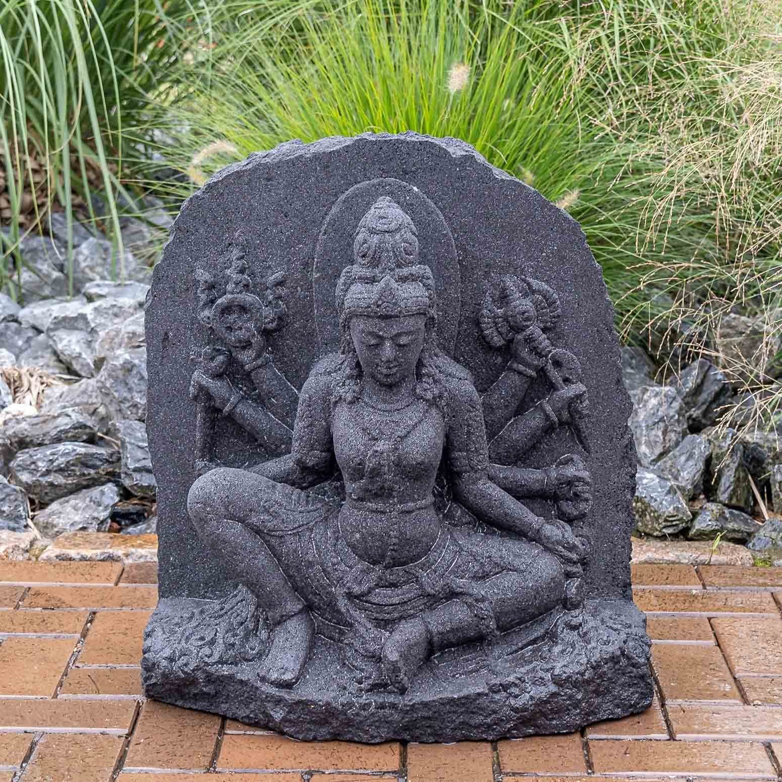 IDYL Gartenfigur – wetterfest aus (1 Naturprodukt Einschüssen frostsicher mit und ein Lavastein Steinguss. – leichten St), Handarbeit Shiva, kein industrielles – Götter-Skulptur Reine Lavastein Produkt –