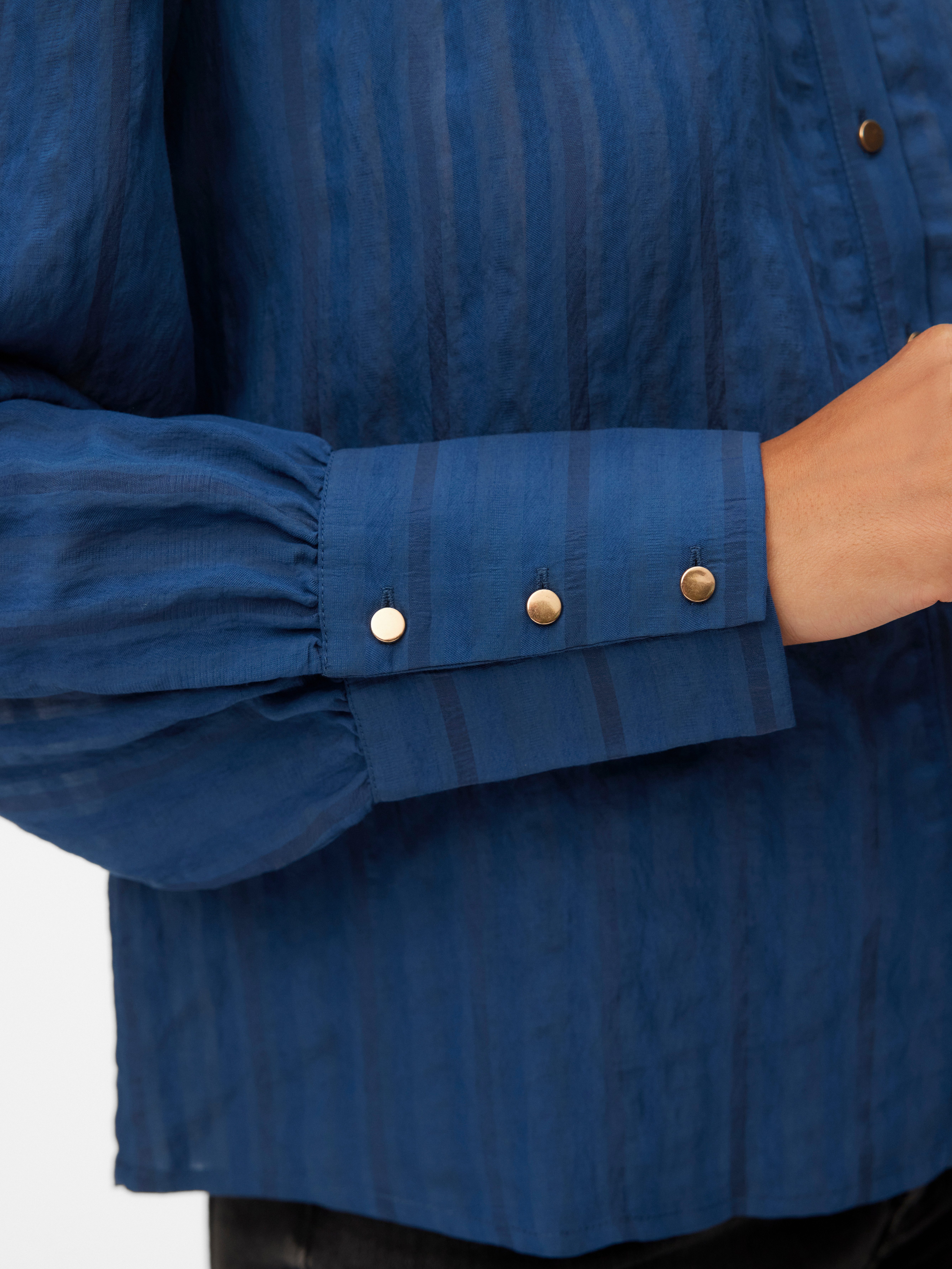Vero Moda Hemdbluse VMISELLE L/S SHIRT WVN BTQ lange Bündchen, Ton-in Ton Streifenmuster