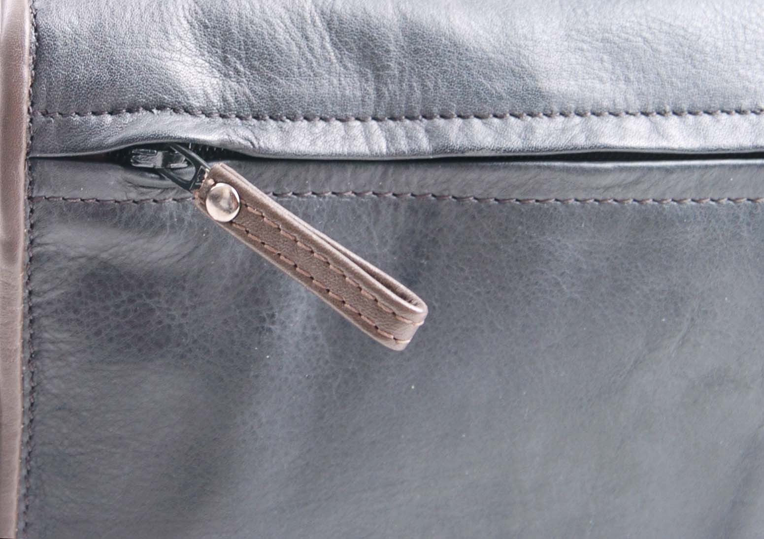 berba Umhängetasche berba Soft 062 - Kleine Umhängetasche in schwarz-taupe