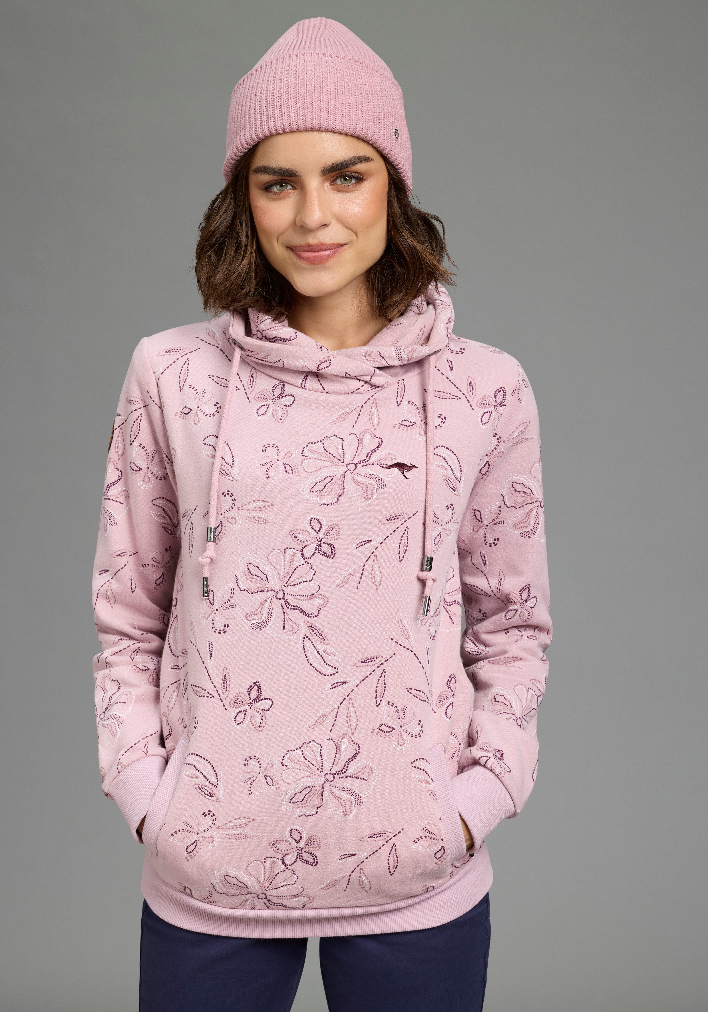 KangaROOS Sweatshirt mit hohem Stehkragen, hüftbedeckende Länge, figurumspielende Passform. € 49,99, (€ 49,99 pro 1 Stk).