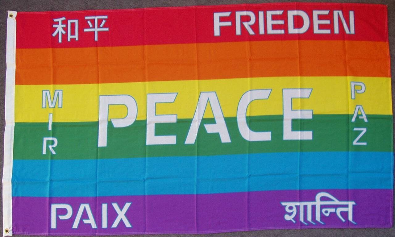 flaggenmeer Flagge Regenbogen Peace in sieben Sprachen 80 g/m²