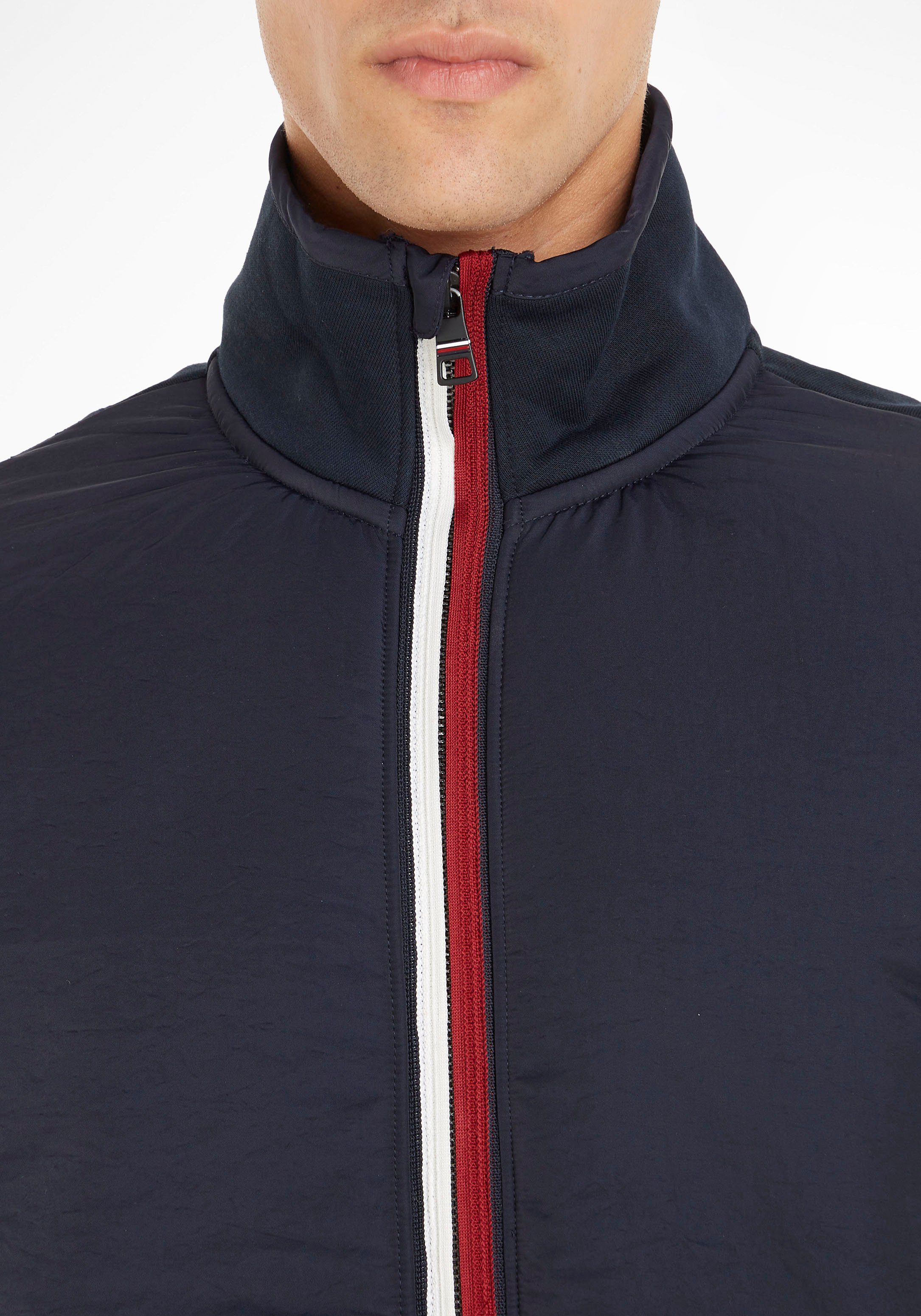 Hilfiger-Branding Desert CLEAN am MEDIA mit MIX Rücken Sweatshirt STAND Hilfiger Tommy Sky Tommy COLLAR