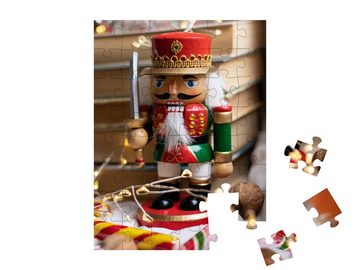 puzzleYOU Puzzle Nussknacker-Figur und bunte Süßigkeiten, 48 Puzzleteile, puzzleYOU-Kollektionen Weihnachten