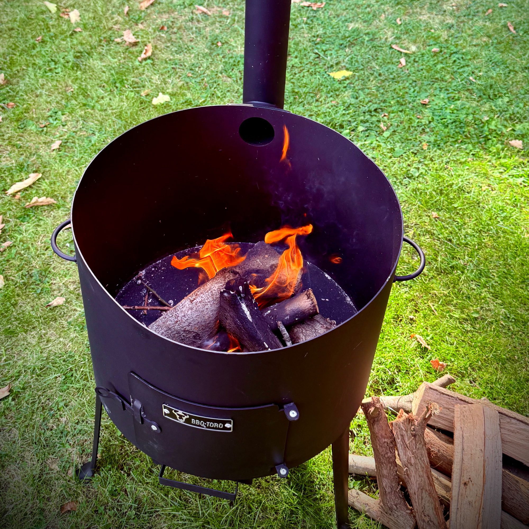 BBQ-Toro Feuerstelle Kazan Ofen Ø 34 cm, Gulaschkessel mit Schaumlöffel, Schürhaken
