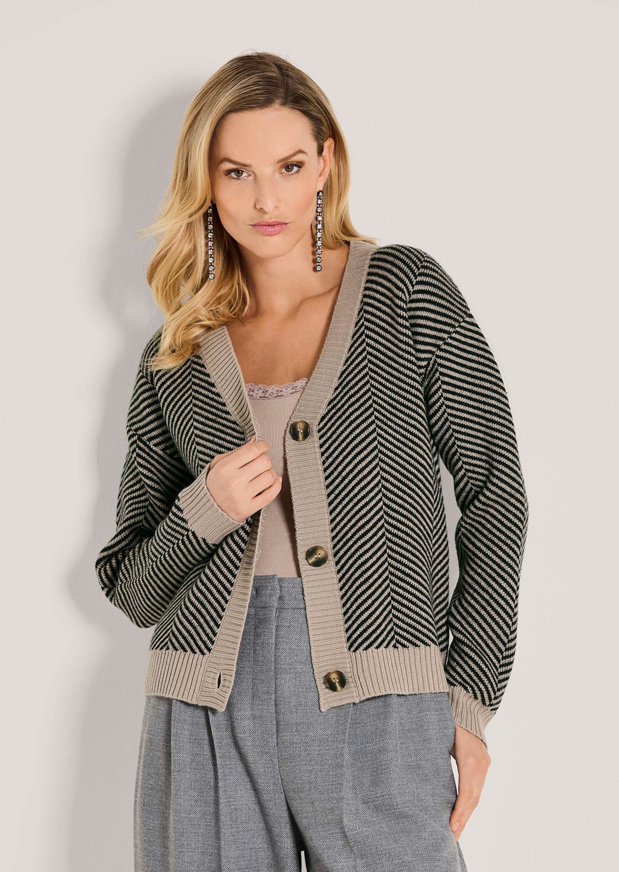 MADELEINE Strickjacke Cardigan aus Schurwolle mit V-Ausschnitt Strickjacke günstig online kaufen