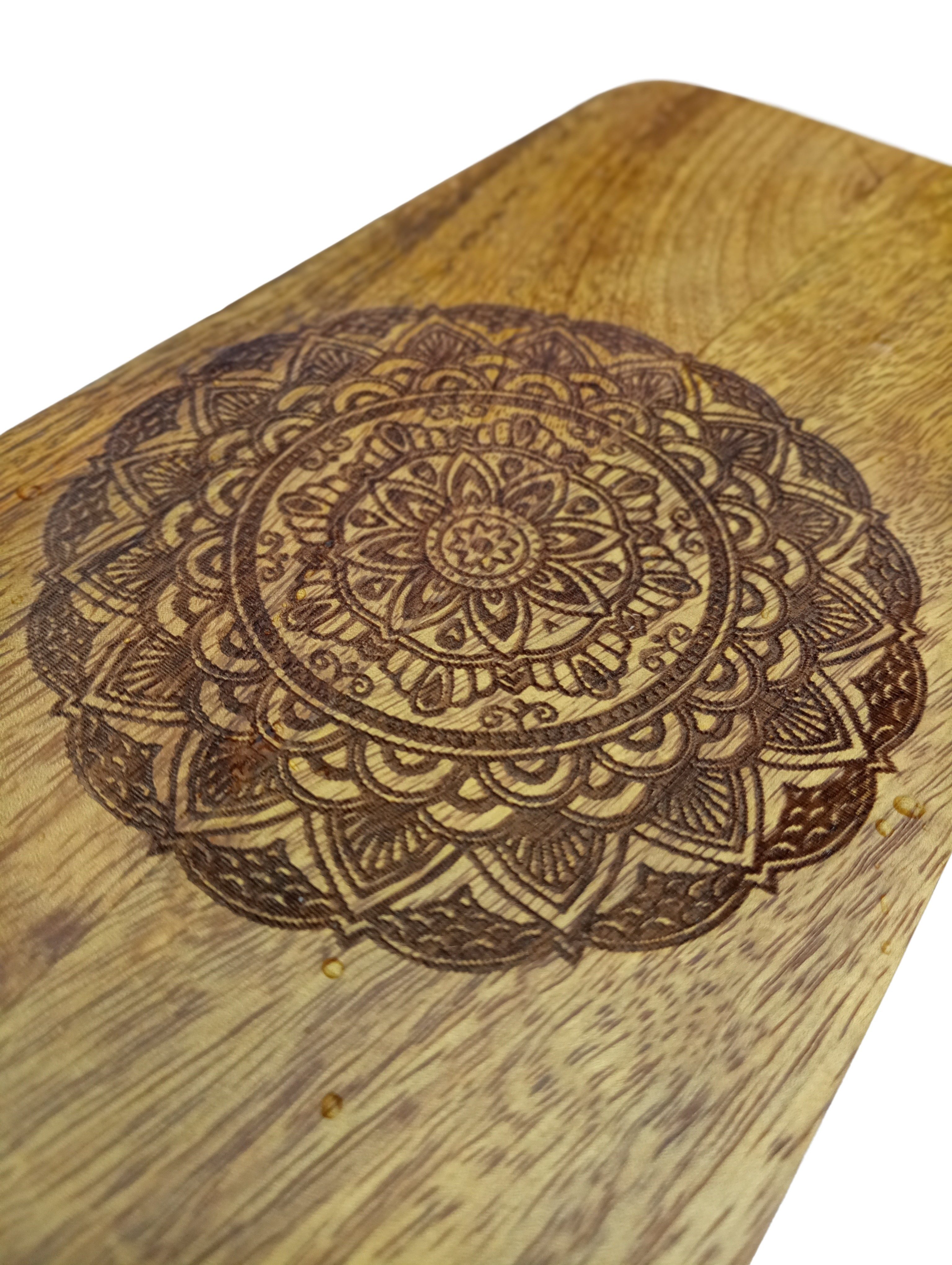 SattesGrün Yogablock Sadhu Board – handgefertigtes Yoga-Nagelbrett in 4 Intensitäten, (8mm, 10mm, 12mm und 15mm), aus Mangoholz mit Mandala Motiv, für Yoga, Meditation & Achtsamkeit