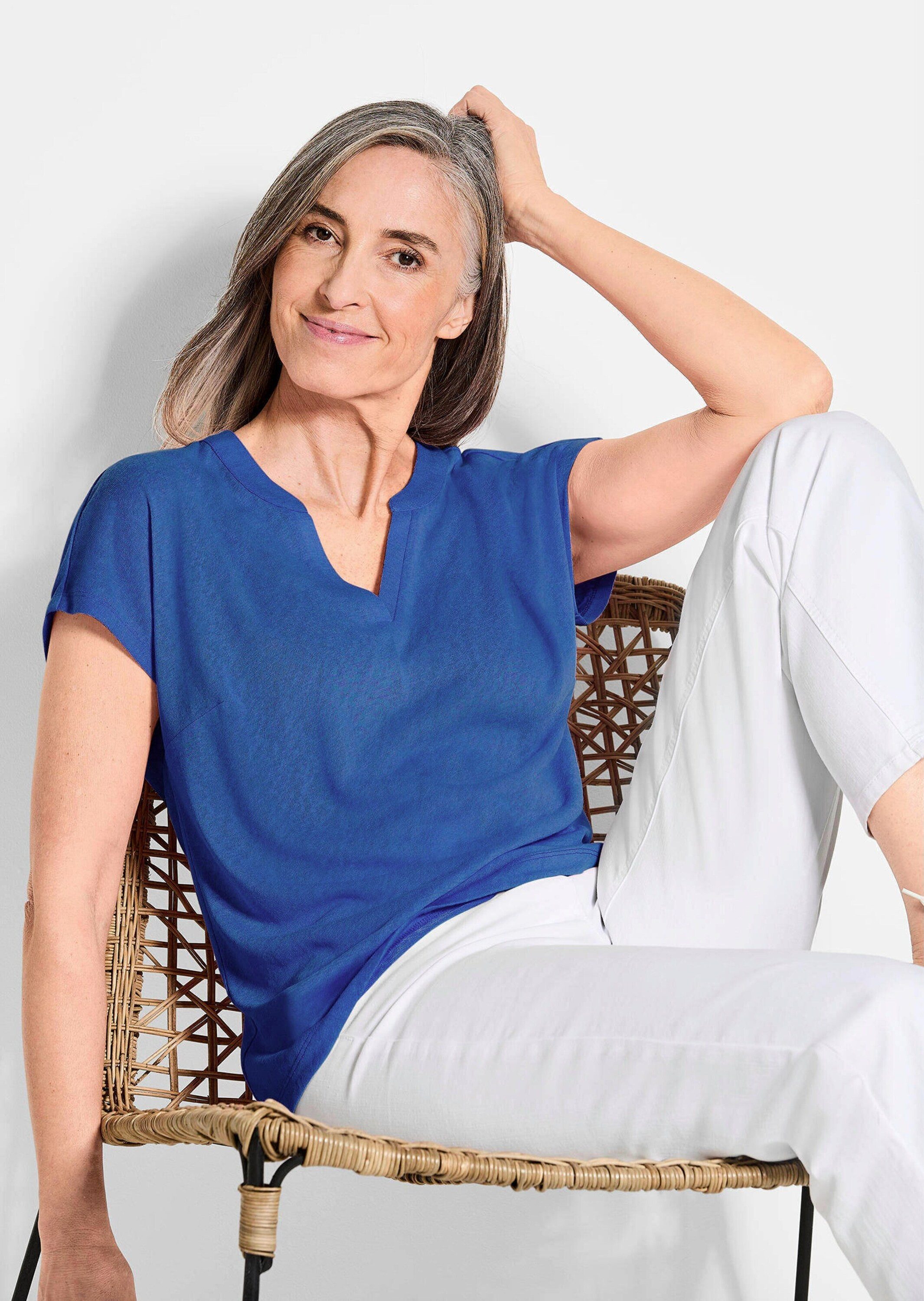 GOLDNER T-Shirt Luftiges Basicshirt mit V-Ausschnitt Strukturierter Jersey, V-Ausschnitt, Basic-Länge, Kurzarm