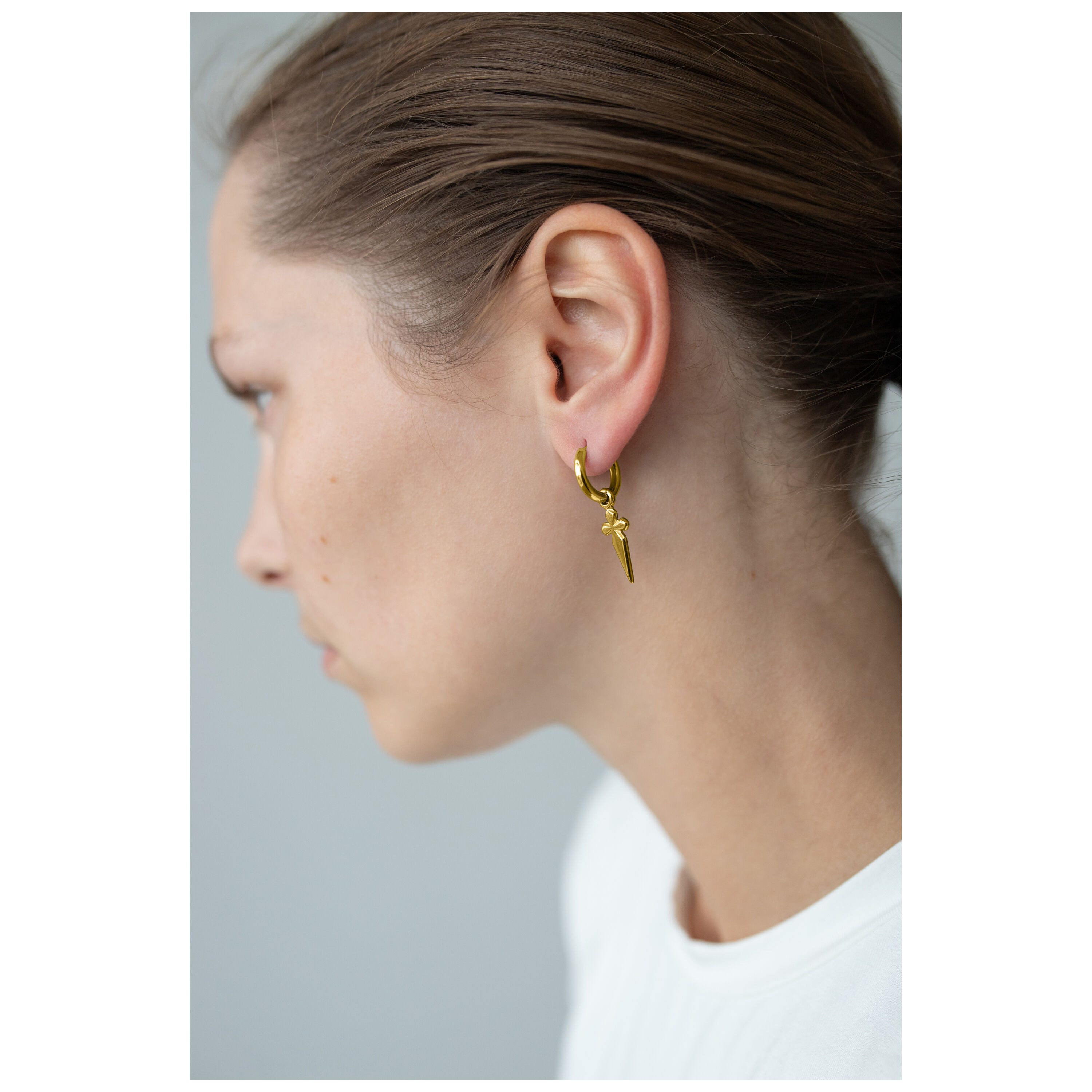 Wildcat Paar Ohrhänger Little Sword Cross Hoops - Gold, Chirurgenstahl 316L - wasserfest, langlebig, hautverträglich