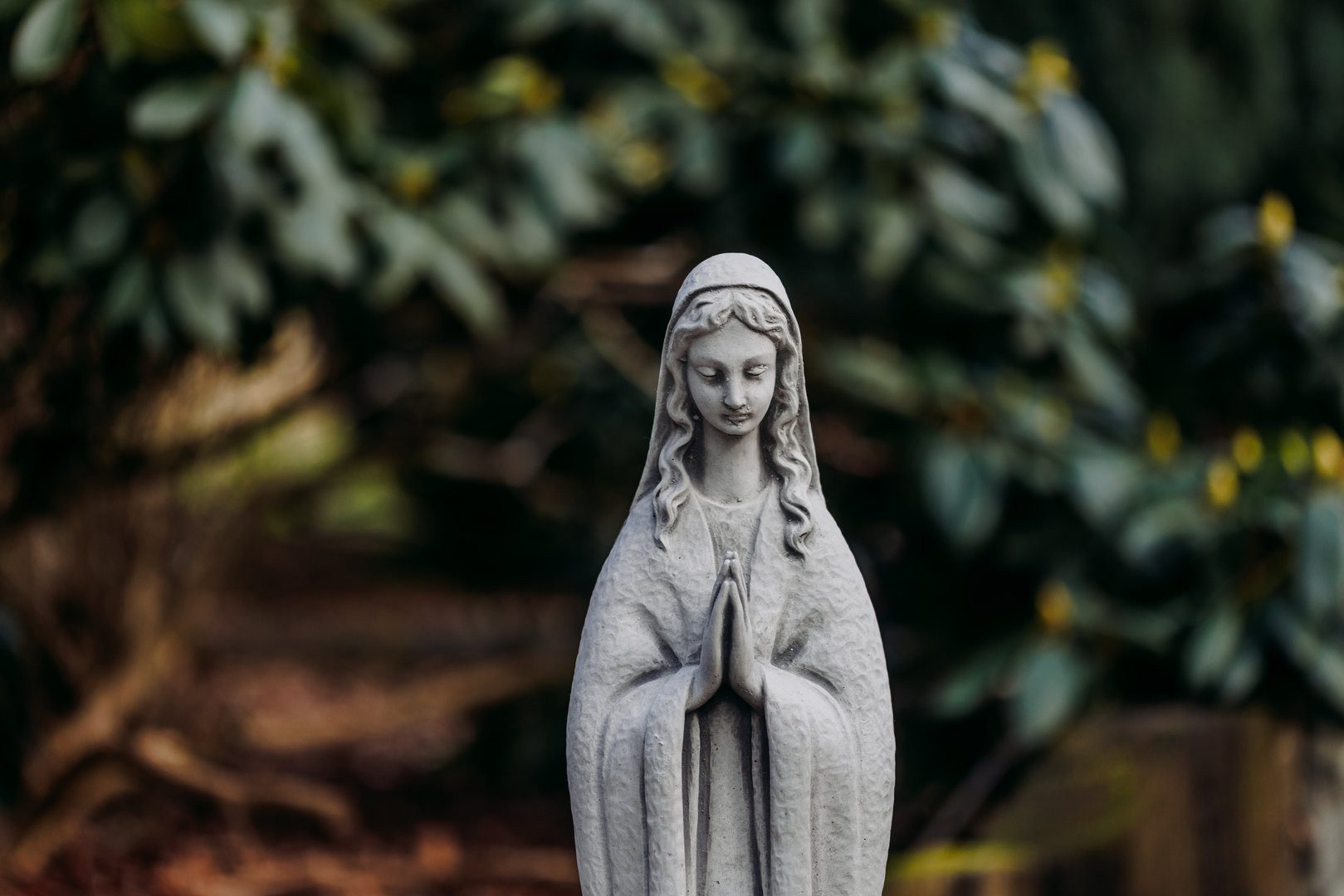 gartendekoparadies.de Gartenfigur Mutter Maria als Moderne günstig online kaufen