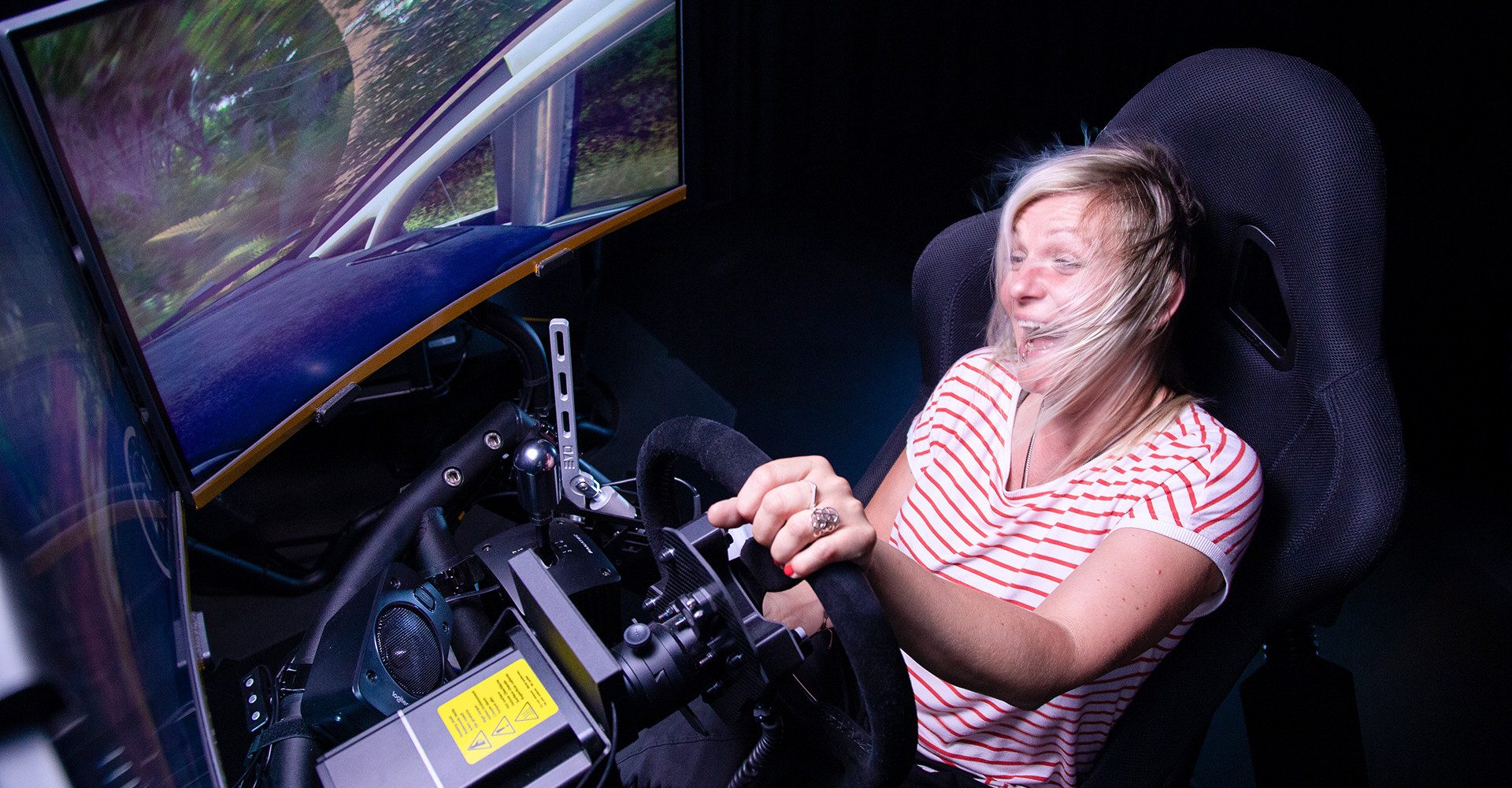 mydays Erlebnisgutschein Formel Simulator FullMotion Langenfeld, Formel hautnah: Dein Rennen beginnt hier!