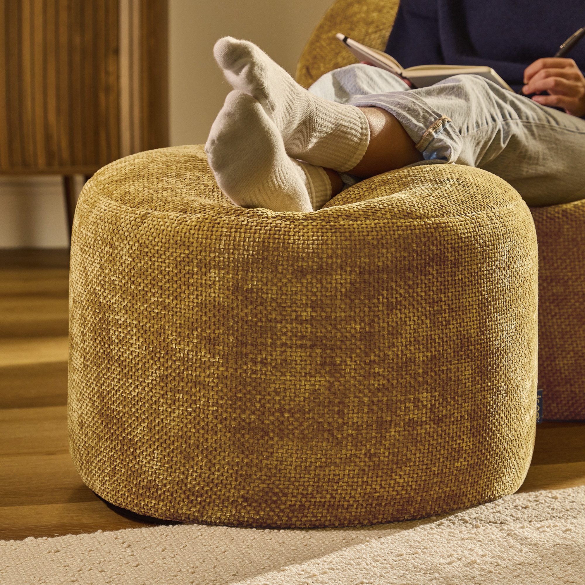 icon Pouf aus Chenille "Milano" mit Füllung, 55x35cm, Made in Germany, Sitzhocker, Sitzkissen, Fußstütze, Fußhocker – Bild 3 von 5