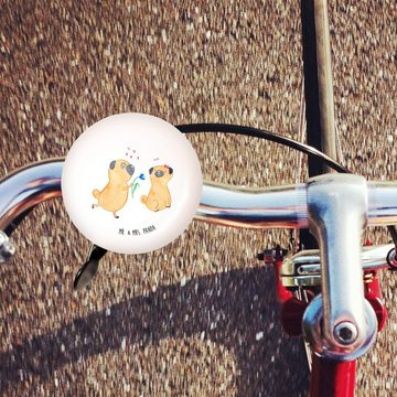 Mr. & Mrs. Panda Fahrradklingel Mops Verliebt - Weiß - Geschenk, knuffig, Liebesspruch. Verlobt, Hund, (1-tlg) Charmantes Design
