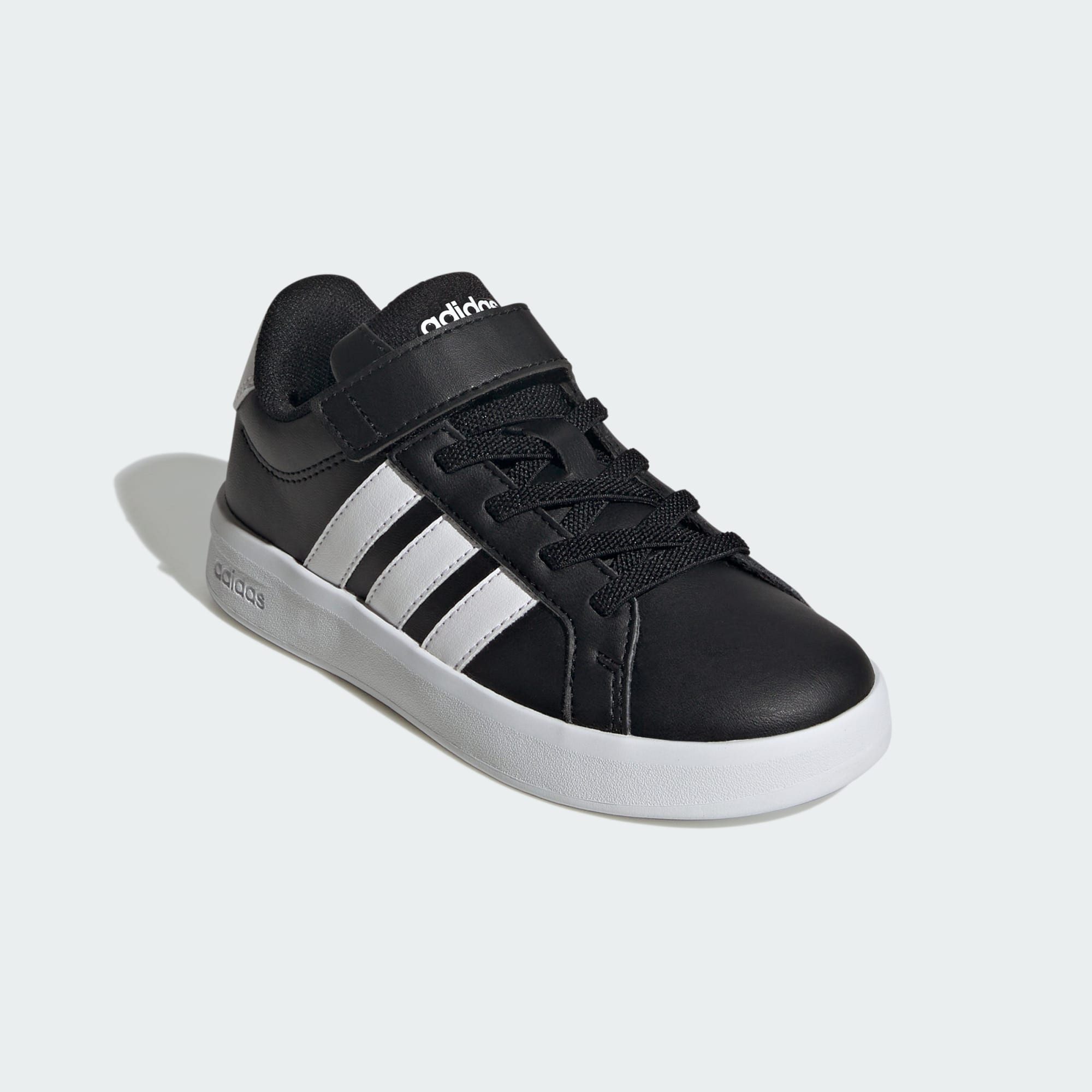Core Black / Cloud White / Cloud White