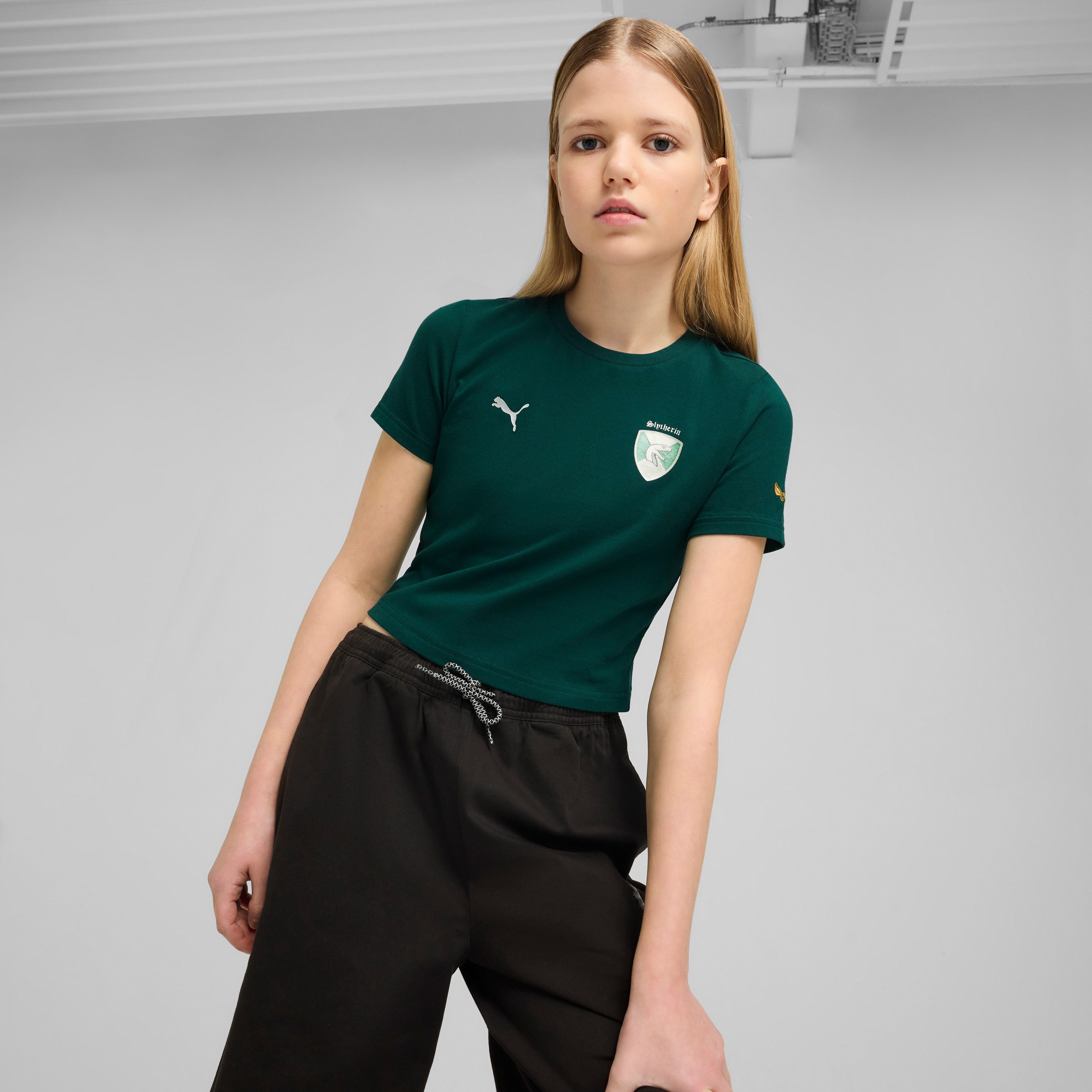 PUMA T-Shirt X HARRY POTTER BABY TEE Slim Fit Passform, sportlicher Stil, Wappenprints in Metallic