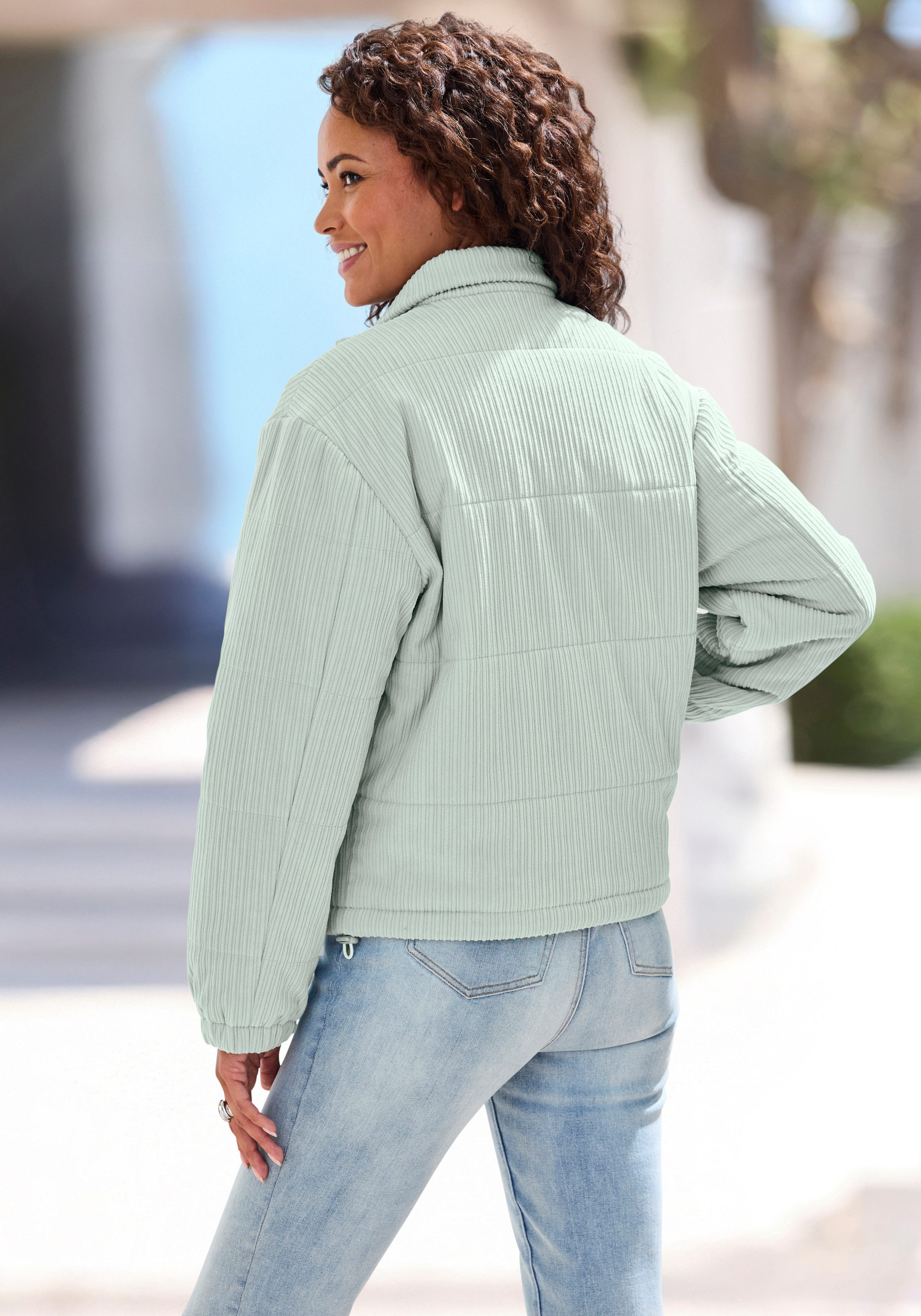 Buffalo Cordjacke mit Reißverschluss und Eingrifftaschen Leicht wattierte Übergangsjacke aus weichem Cordstoff, Frühlingsjacke
